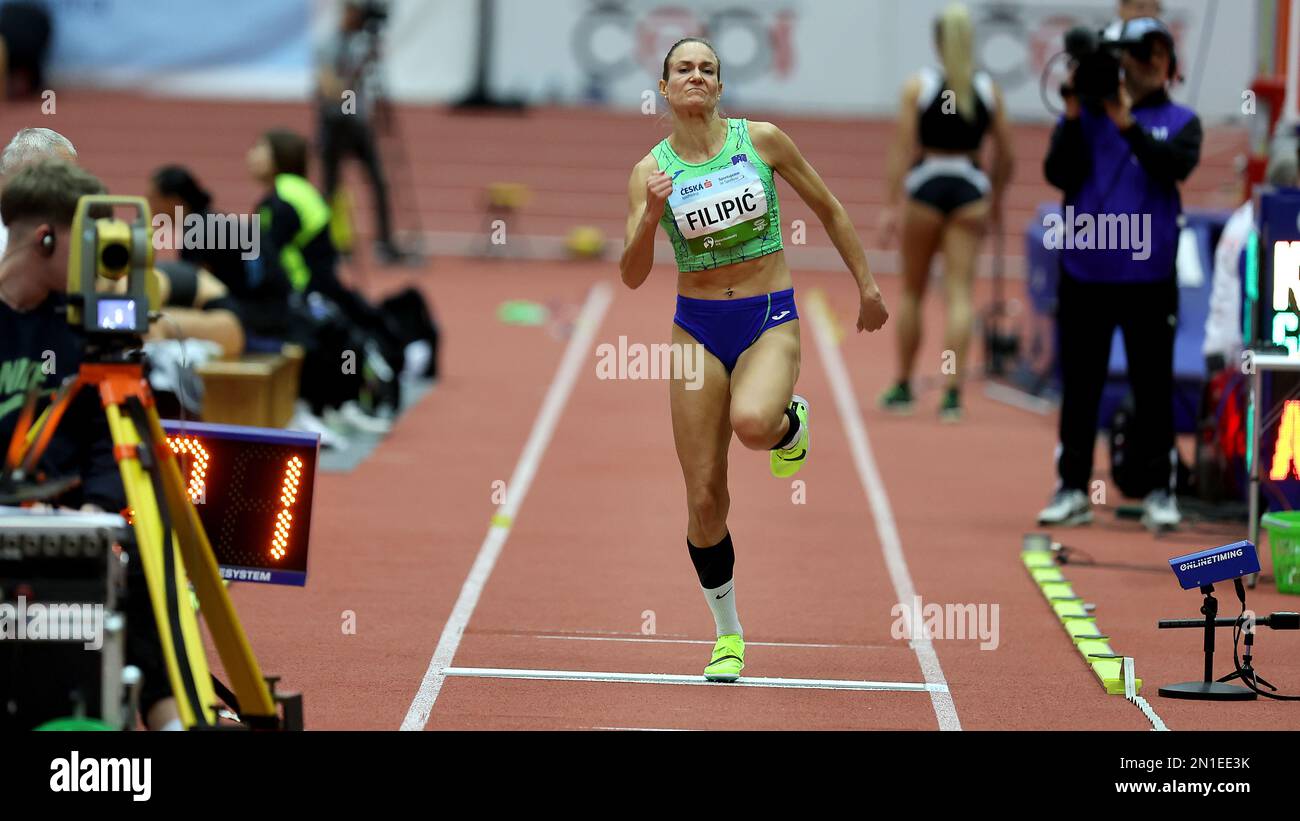 Neja Filippic dalla Slovenia compete nel salto triplo durante la riunione  di atletica di gala indoor ceca della categoria argento del World Indoor  Tour, ON Foto stock - Alamy