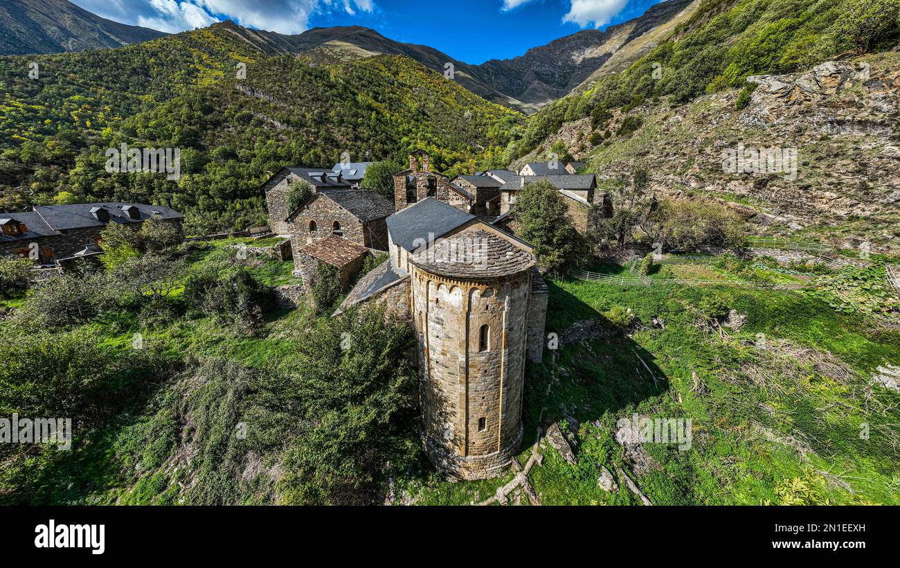 Antenna della chiesa romanica di Santa Maria de Cardet, patrimonio dell'umanità dell'UNESCO, Vall de Boi, Catalogna, Spagna, Europa Foto Stock
