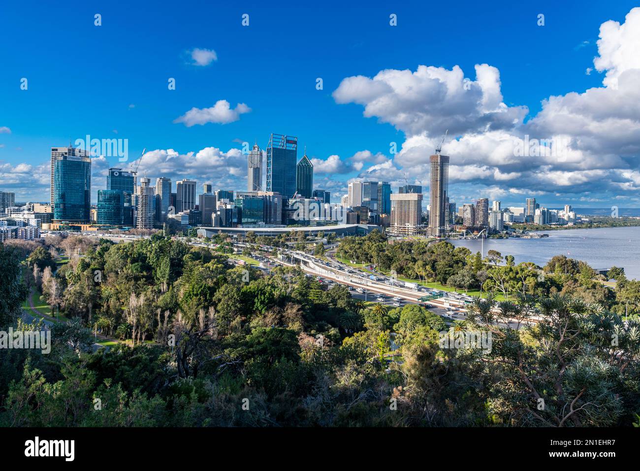 Vista sul quartiere degli affari da Kings Park e Botanic Garden, Perth, Australia Occidentale, Australia, Pacifico Foto Stock