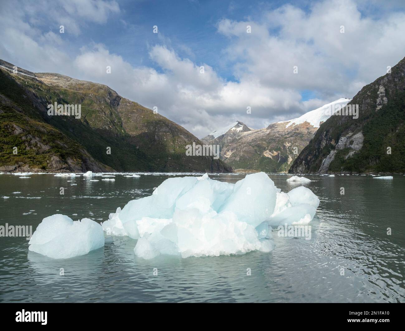 Una vista sul Ghiacciaio Garibaldi nel Parco Nazionale Albert de Agostini nella catena montuosa della Cordillera Darwin, Cile, Sud America Foto Stock