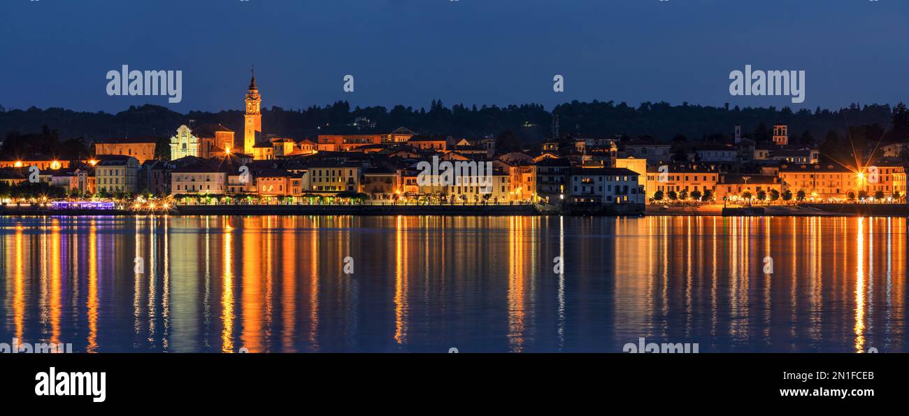 Vista da Angera ad Arona, Lago maggiore, Piemonte, Laghi italiani, Italia, Europa Foto Stock