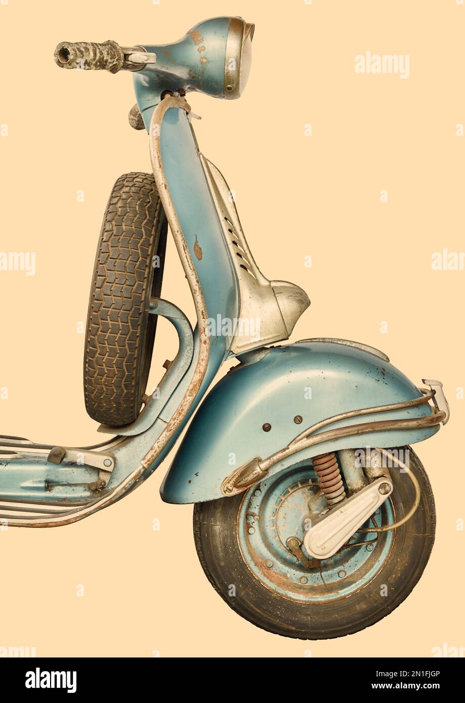 Vista laterale in stile retrò di uno scooter italiano vintage blu non restaurato Foto Stock