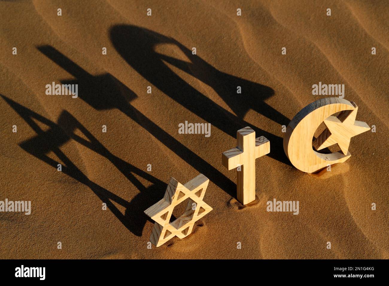 Simboli religiosi del cattolicesimo, Islam, Ebraismo, concetto di spiritualità interreligiosa, Emirati Arabi Uniti, Medio Oriente Foto Stock