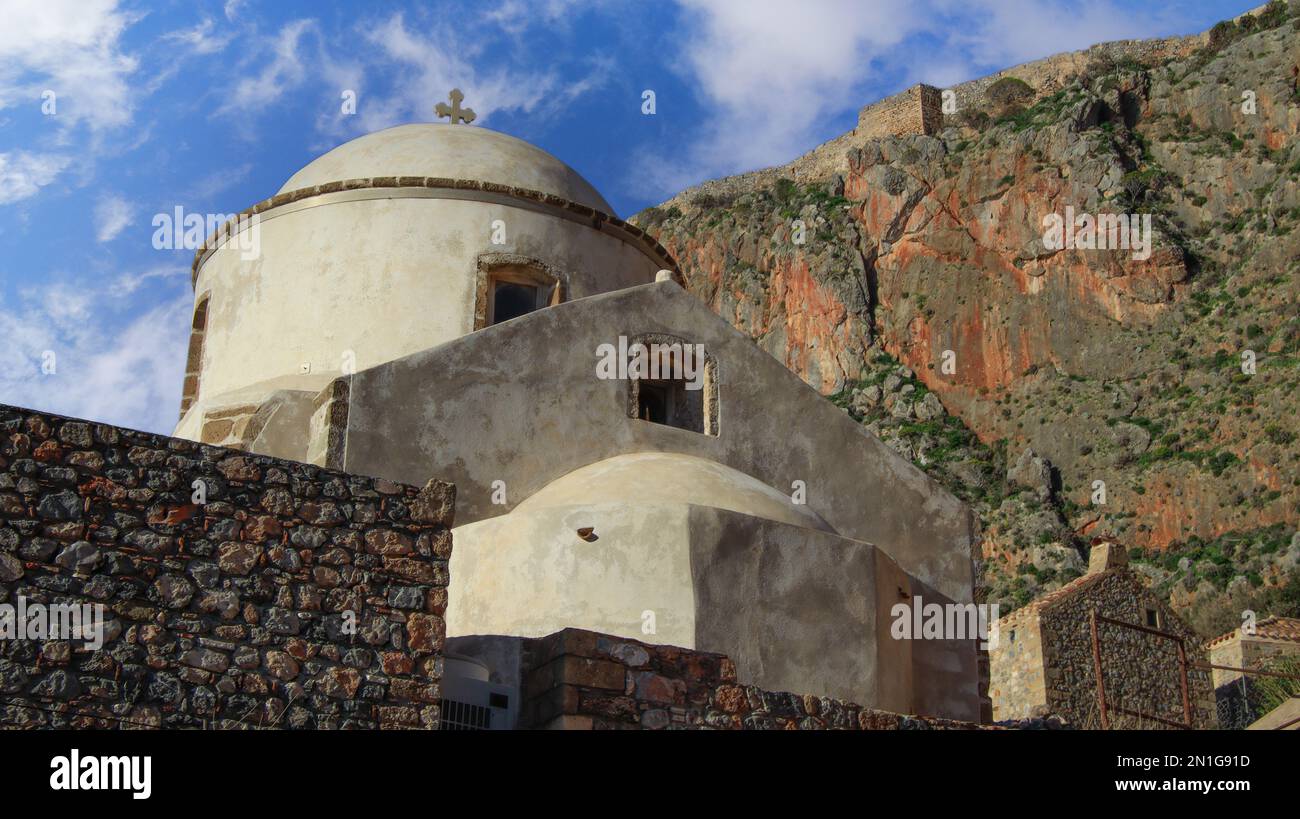 Monemvasia cielo nuvoloso, una storica città castello costruita su un'isola rocciosa, Lakonia, Peloponesse, Grecia Foto Stock