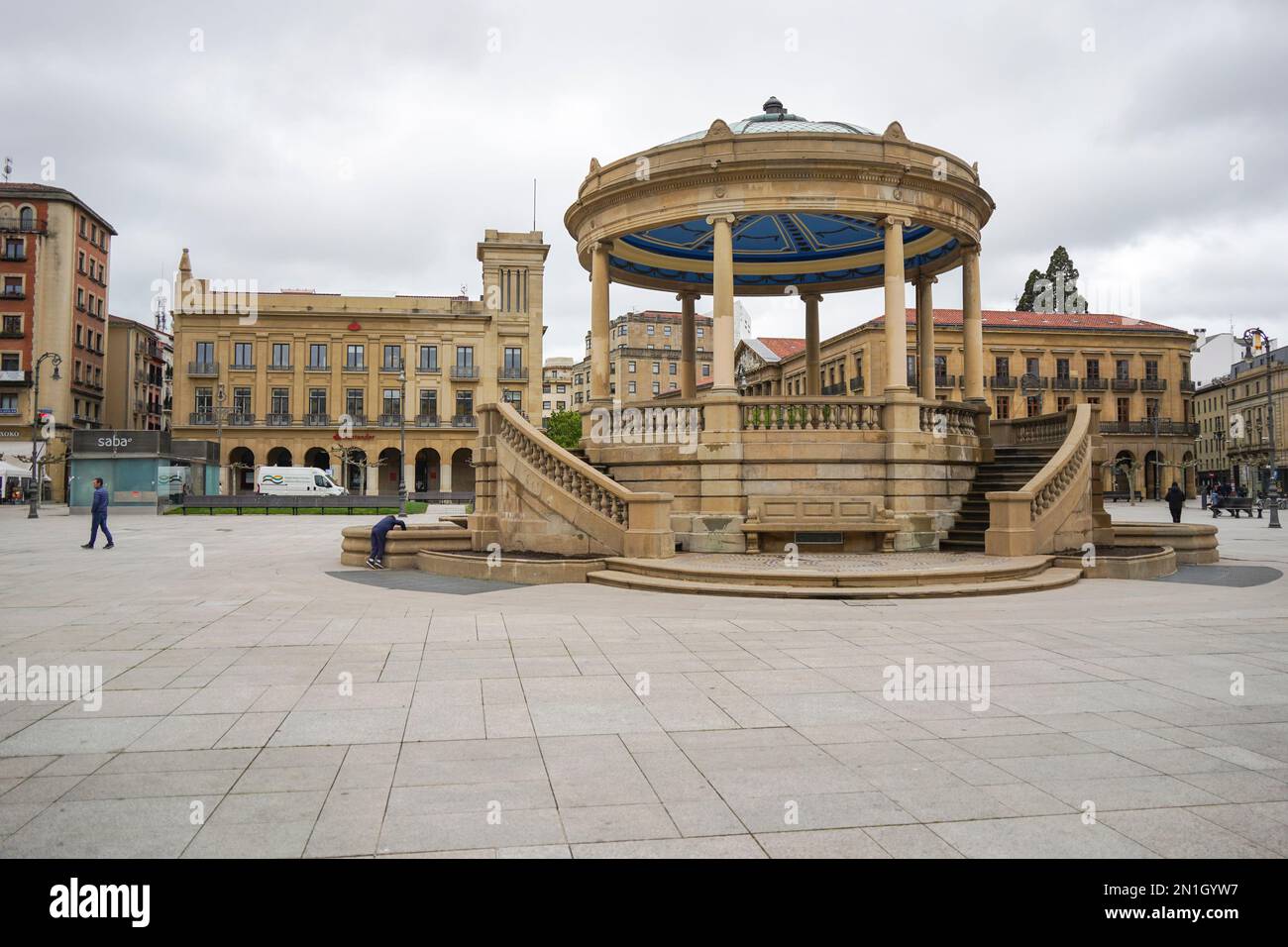 Plaza del Castillo, centro città con chiosco di Pamplona, Navarra, Spagna. Foto Stock