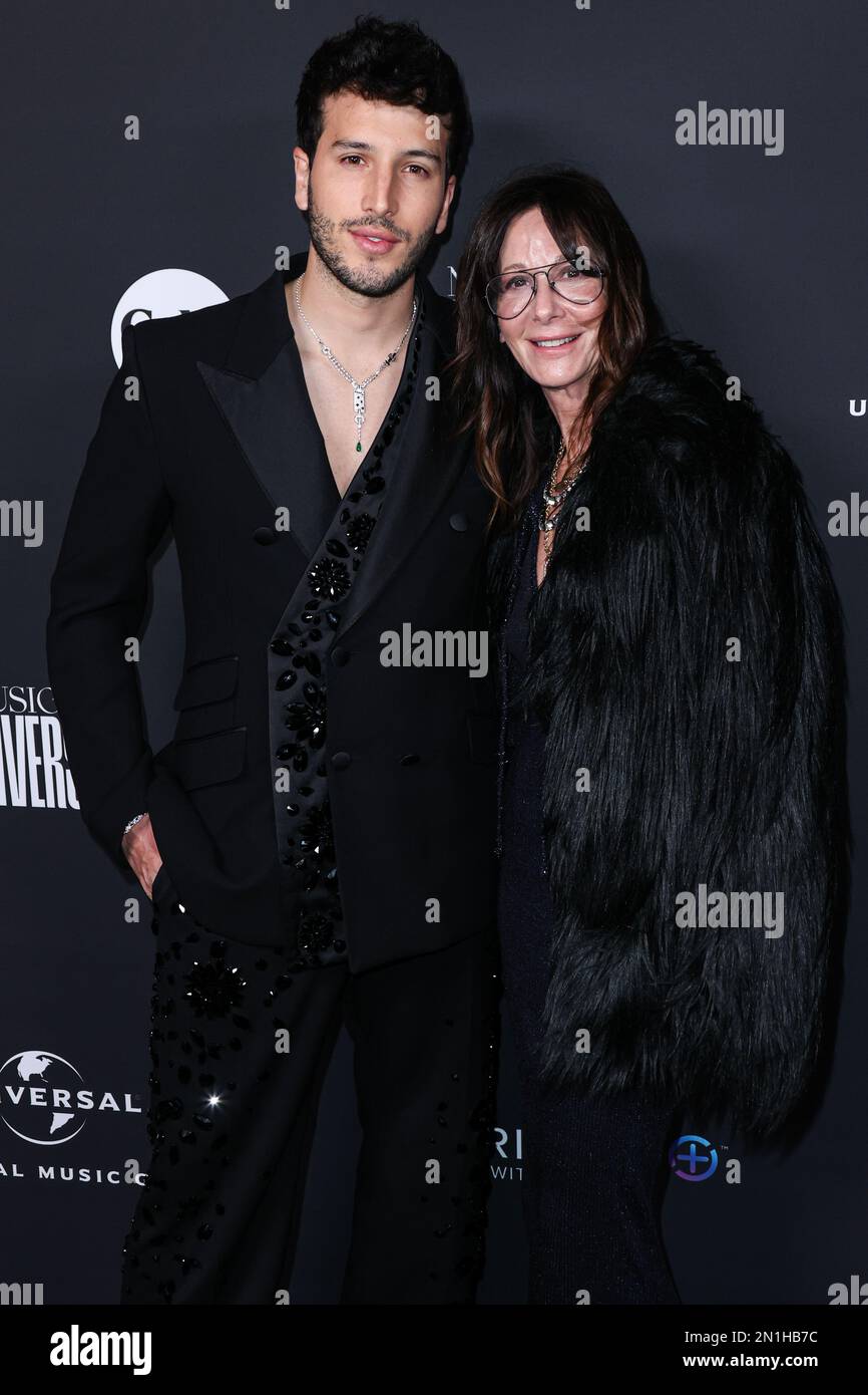 Los Angeles, Stati Uniti. 05th Feb, 2023. LOS ANGELES, CALIFORNIA, USA - 05 FEBBRAIO: Sebastian Yatra e Jody Gerson arrivano agli Universal Music Group 2023 65th GRAMMY Awards dopo la festa che si è tenuta agli Studios Milk di Los Angeles il 5 febbraio 2023 a Los Angeles, California, Stati Uniti. (Foto di Xavier Collin/Image Press Agency) Credit: Image Press Agency/Alamy Live News Foto Stock