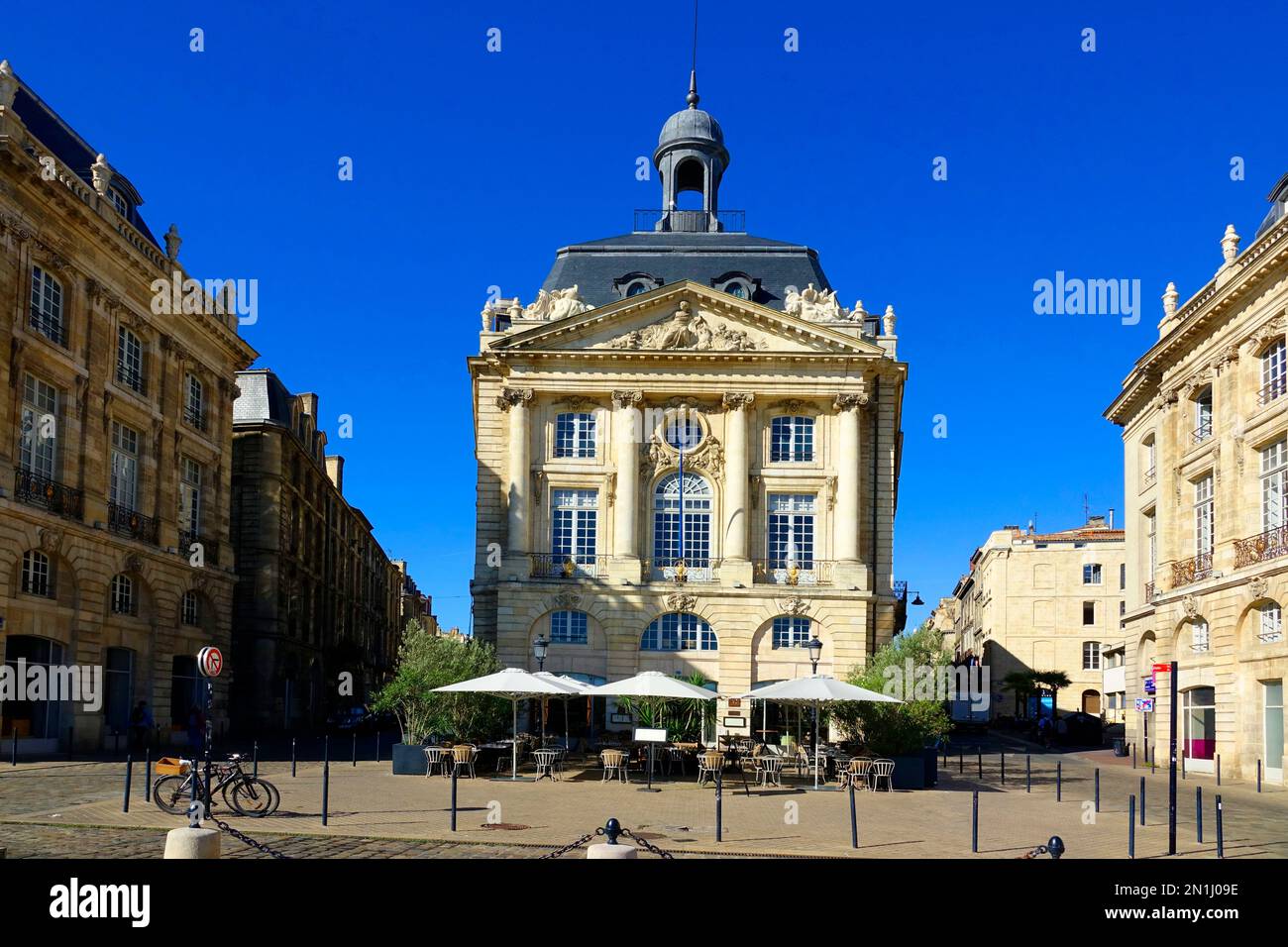 Ristorante, Bordeaux è una città portuale sul fiume Garonna nel dipartimento della Gironda, Francia sud-occidentale. E 'la capitale della Nouvelle-Aquitaine r Foto Stock
