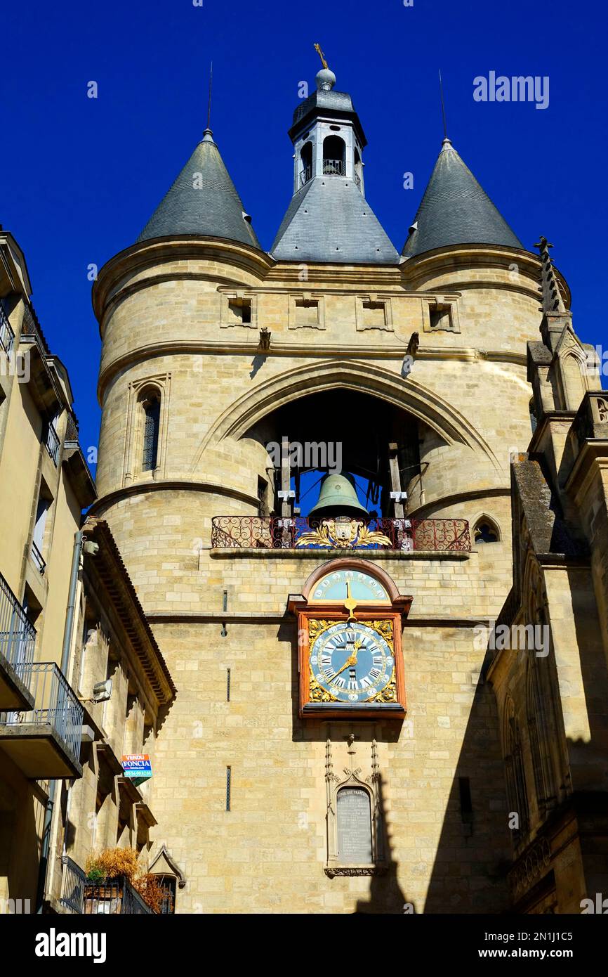 Grosse Cloche Gate Bordeaux è una città portuale sul fiume Garonna nel dipartimento della Gironda, nel sud-ovest della Francia. È la capitale della Nouvelle-Aqui Foto Stock