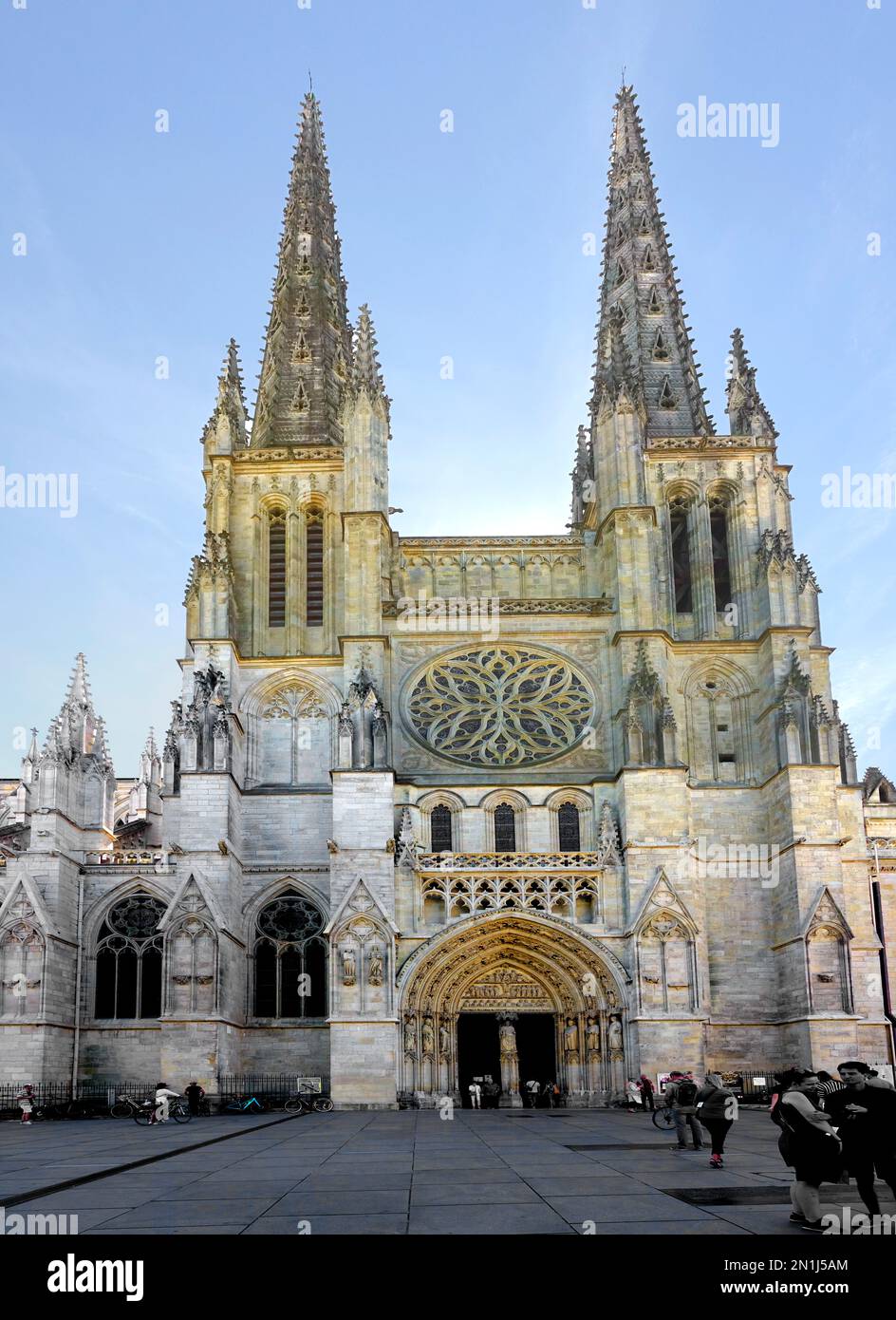 Basilica di San Michael Bordeaux è una città portuale sul fiume Garonna nel dipartimento della Gironda, nel sud-ovest della Francia. È la capitale della Nouvelle Foto Stock
