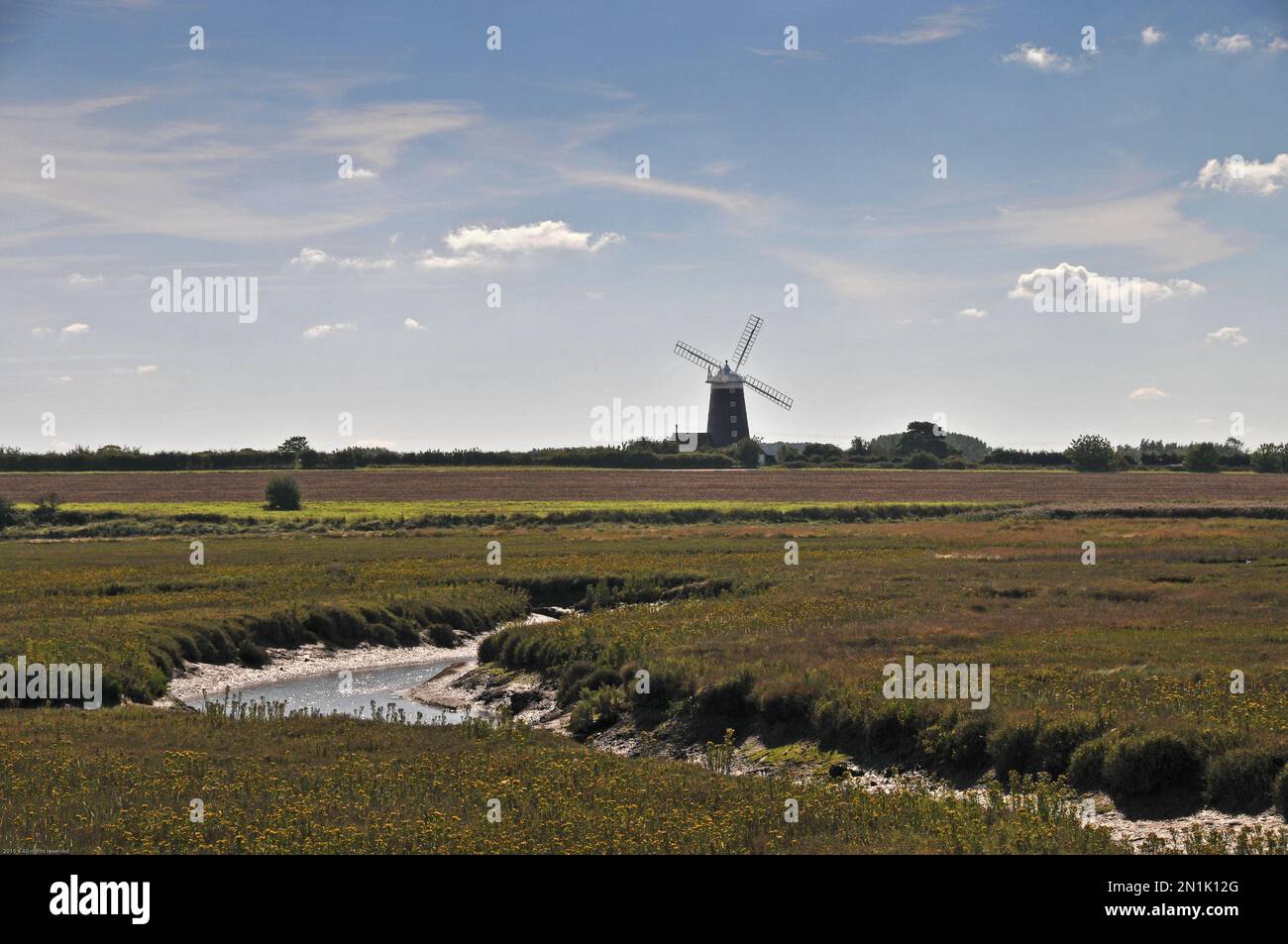 Nel Regno Unito - Edificio classificato di II grado* - mulino a torre a Burnham Overy Staithe, Norfolk settentrionale, Regno Unito Foto Stock