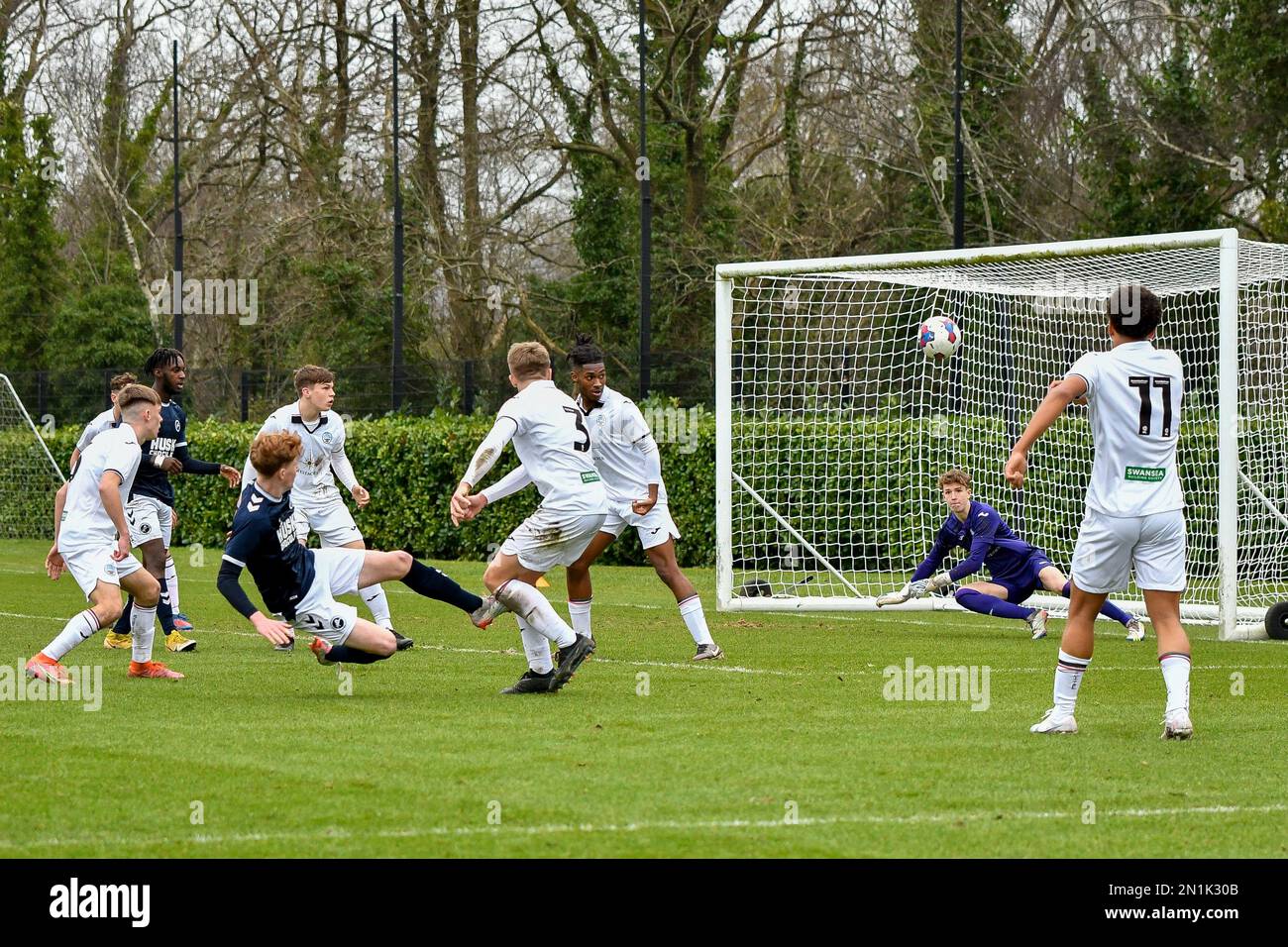 Swansea, Galles. 4 febbraio 2023. Jack Howland di Millwall prende un colpo in goal durante il gioco della Professional Development League tra Swansea City Under 18 e Millwall Under 18 alla Swansea City Academy di Swansea, Galles, Regno Unito, il 4 febbraio 2023. Credit: Duncan Thomas/Majestic Media. Foto Stock