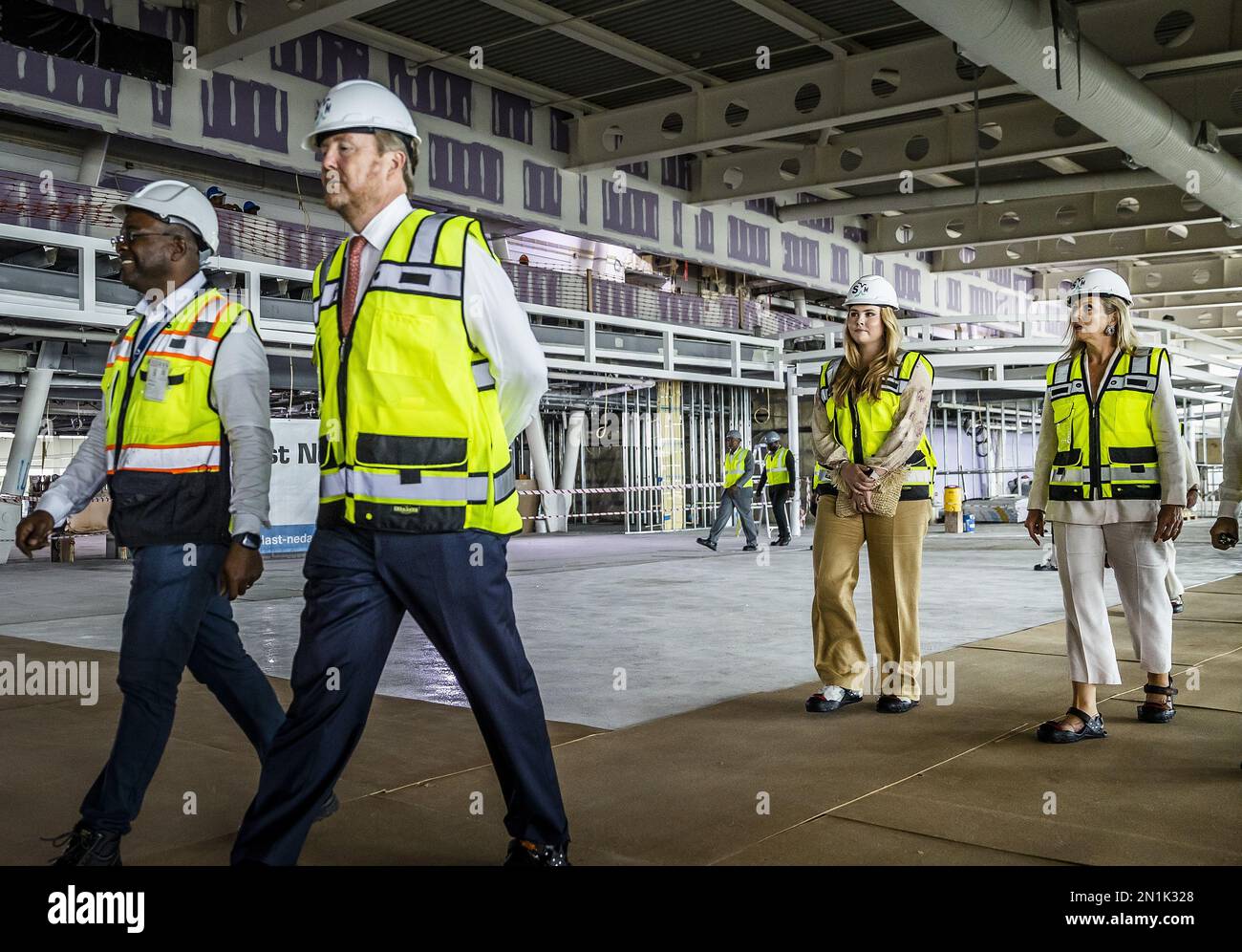 SINT MAARTEN - Re Willem-Alexander, Regina Maxima e Principessa Amalia durante una visita all'Aeroporto Internazionale della Principessa Juliana, attualmente in fase di ricostruzione. La Principessa della Corona ha un'introduzione di due settimane ai paesi di Aruba, Curacao e Sint Maarten e alle isole che formano i Caraibi Paesi Bassi: Bonaire, Sint Eustatius e Saba. Il primo giorno della visita a Sint Maarten è dedicato, tra l'altro, alla ricostruzione del paese dopo la devastazione dell'uragano Irma nel settembre 2017. ANP REMKO DE WAAL olanda fuori - belgio fuori Foto Stock