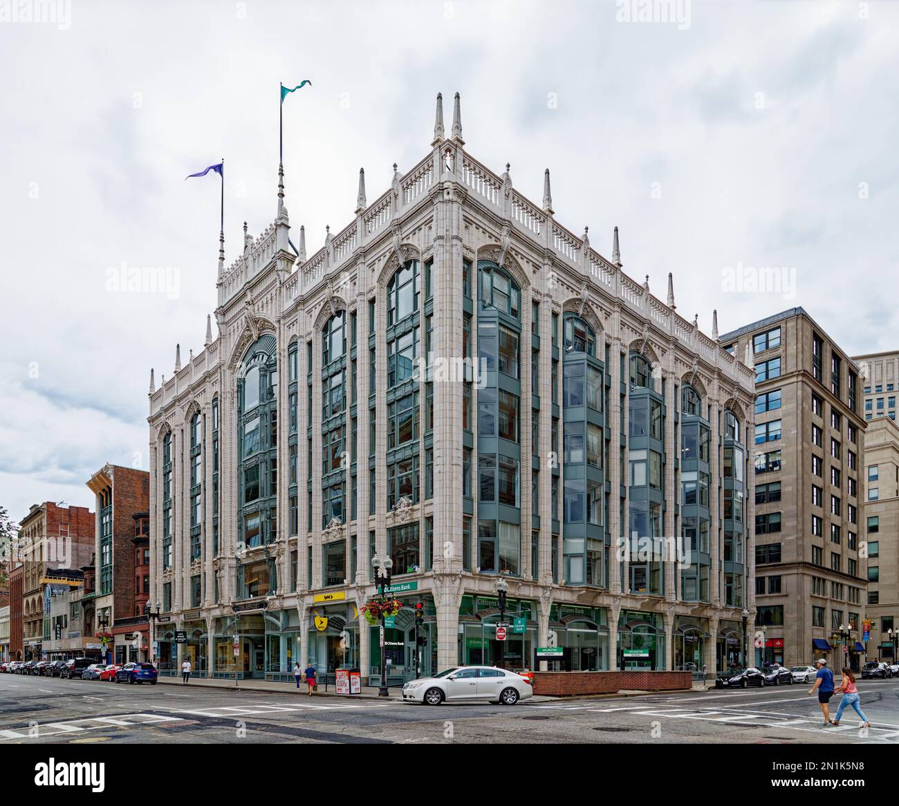 Il Berkeley Building of 1905 è un punto di riferimento splendidamente conservato delle Beaux Arts nel quartiere storico di Back Bay. La facciata è in terracotta vetrata bianca. Foto Stock