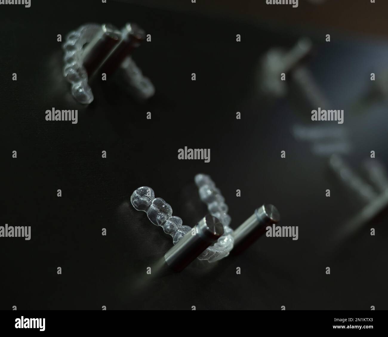 Mostra campione di fermi trasparenti rimovibili. Foto Stock