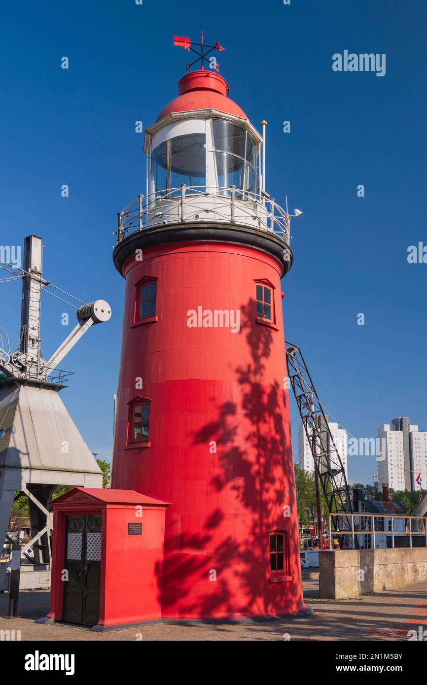 Olanda, Rotterdam, il Museo Marittimo, il faro di The Low Light of the Hook of Holland che un tempo sorgeva presso The Hook of Holland, ma da allora è stato smantellato e riassemblato al museo marittimo di Rotterdam. Foto Stock