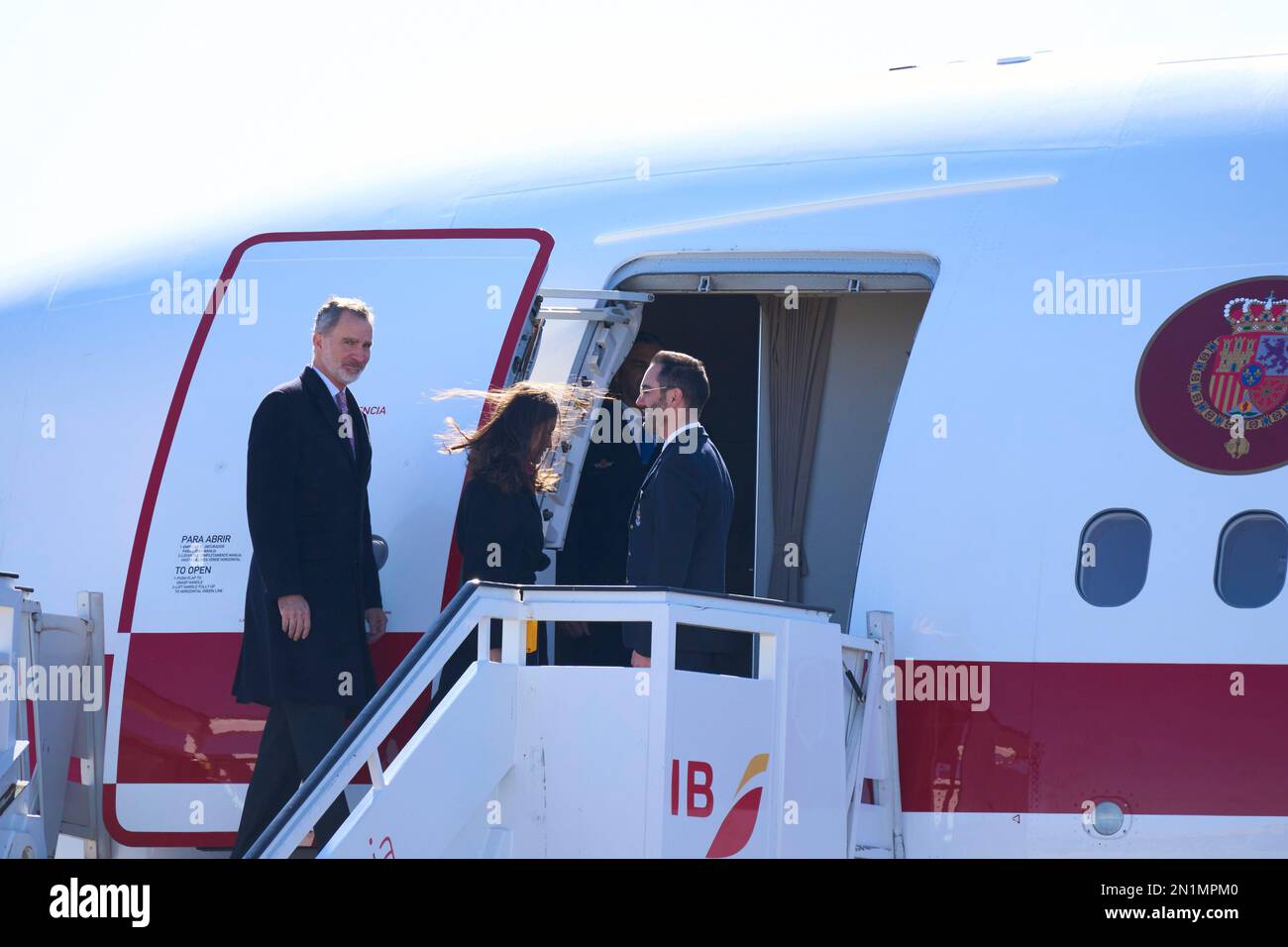 Madrid. Spagna. 20230206, re Felipe VI di Spagna, la regina Letizia di Spagna parte in Angola per una visita di Stato di 3 giorni all'aeroporto Adolfo Suarez Madrid-Barajas il 6 febbraio 2023 a Madrid, Spagna Foto Stock