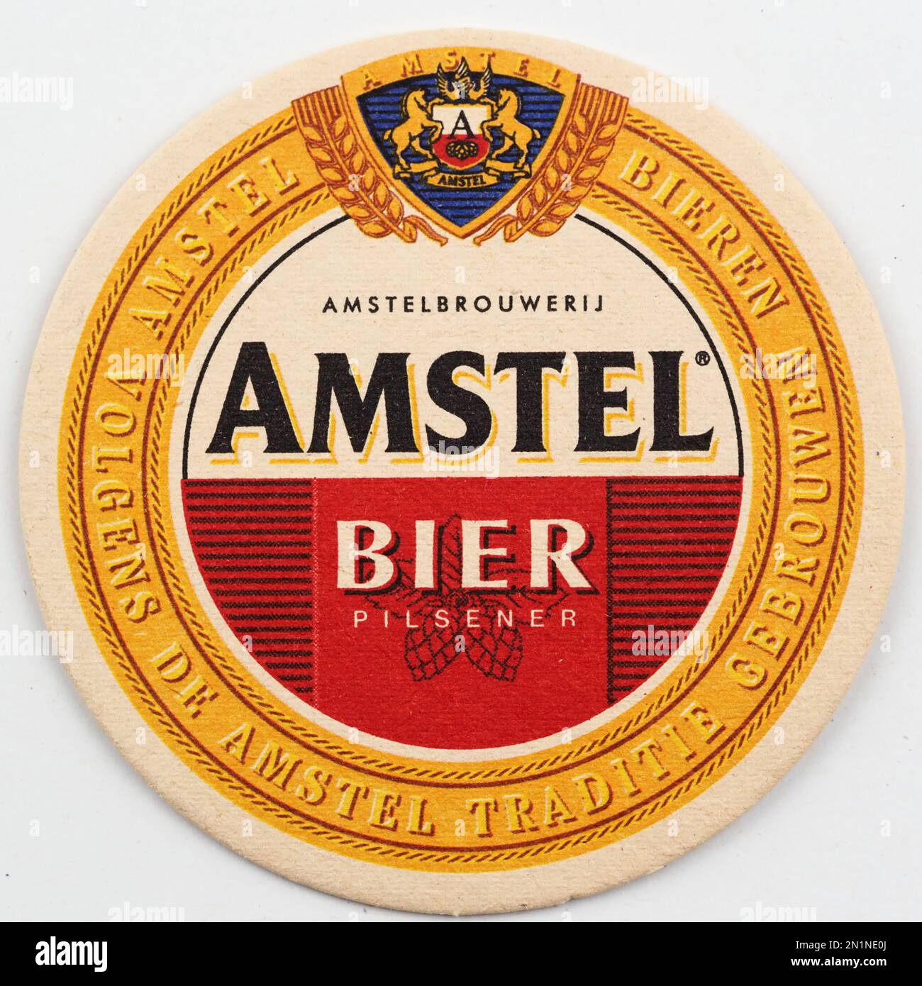 Germania. 3rd Feb, 2023. Montagne russe vintage in cartone con birra Amstel con logo. Amstel è un'azienda olandese di produzione di birra. Fondata il 11 giugno 1870 ad Amsterdam, prende il nome dal fiume Amstel. (Credit Image: © Igor Golovniov/SOPA Images via ZUMA Press Wire) SOLO PER USO EDITORIALE! Non per USO commerciale! Foto Stock