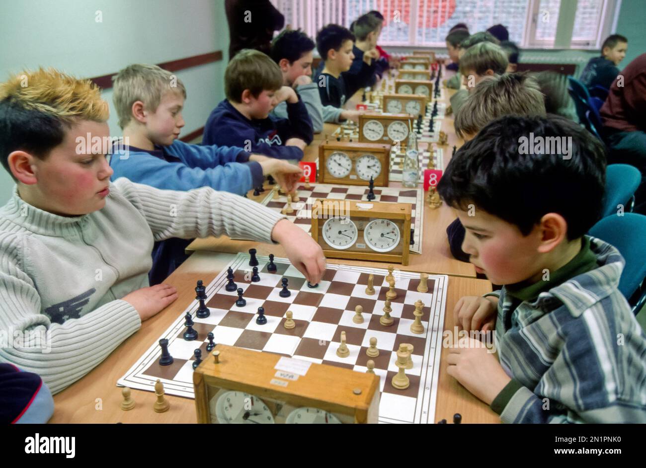 Paesi Bassi, Arnhem. Ragazzi a una competizione di scacchi. Foto Stock