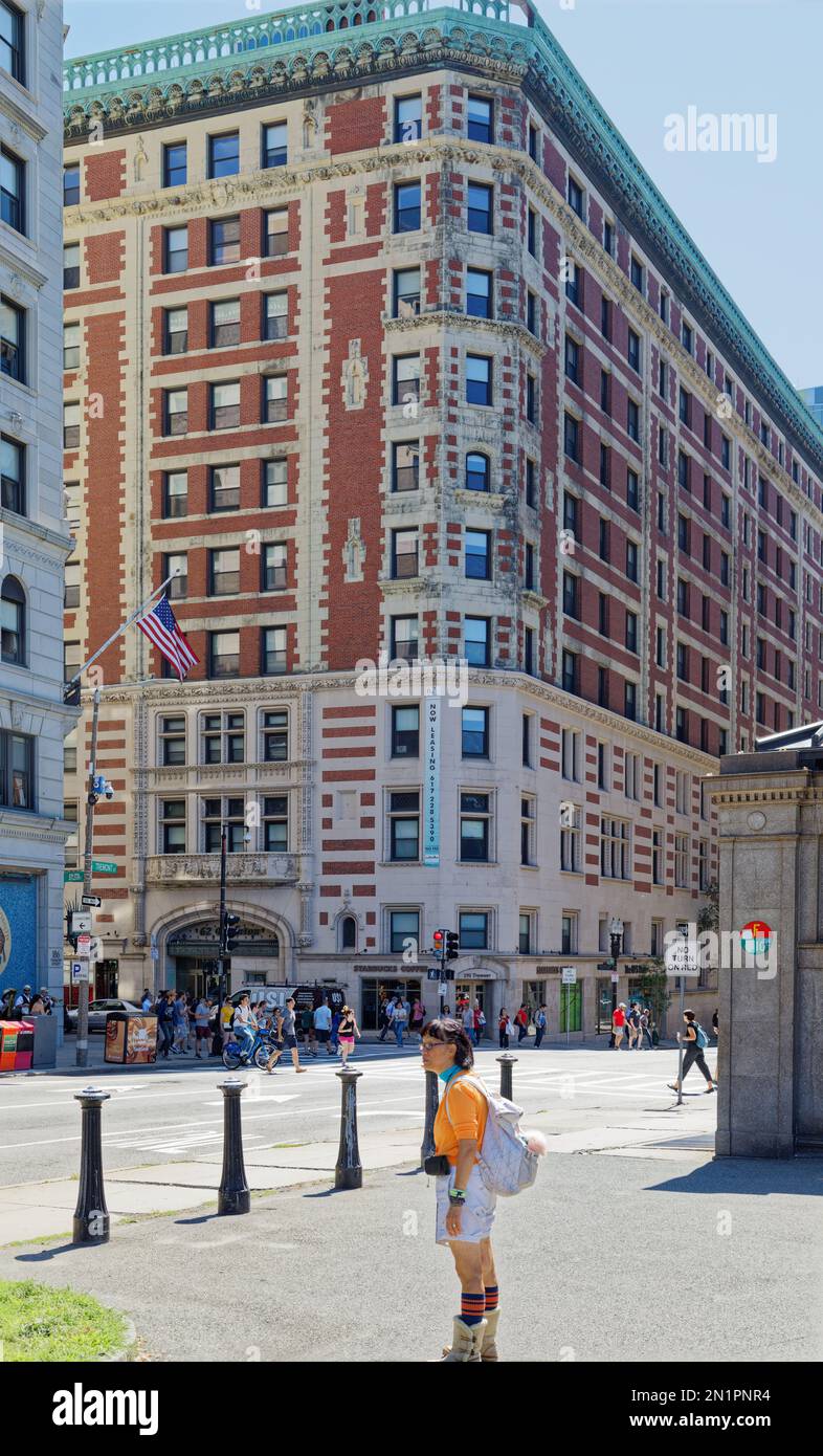 Boston Chinatown: 62 Boylston Street, (192 Tremont Street), è un alto edificio residenziale all'angolo NW di Chinatown, di fronte al Boston Common.62 Foto Stock