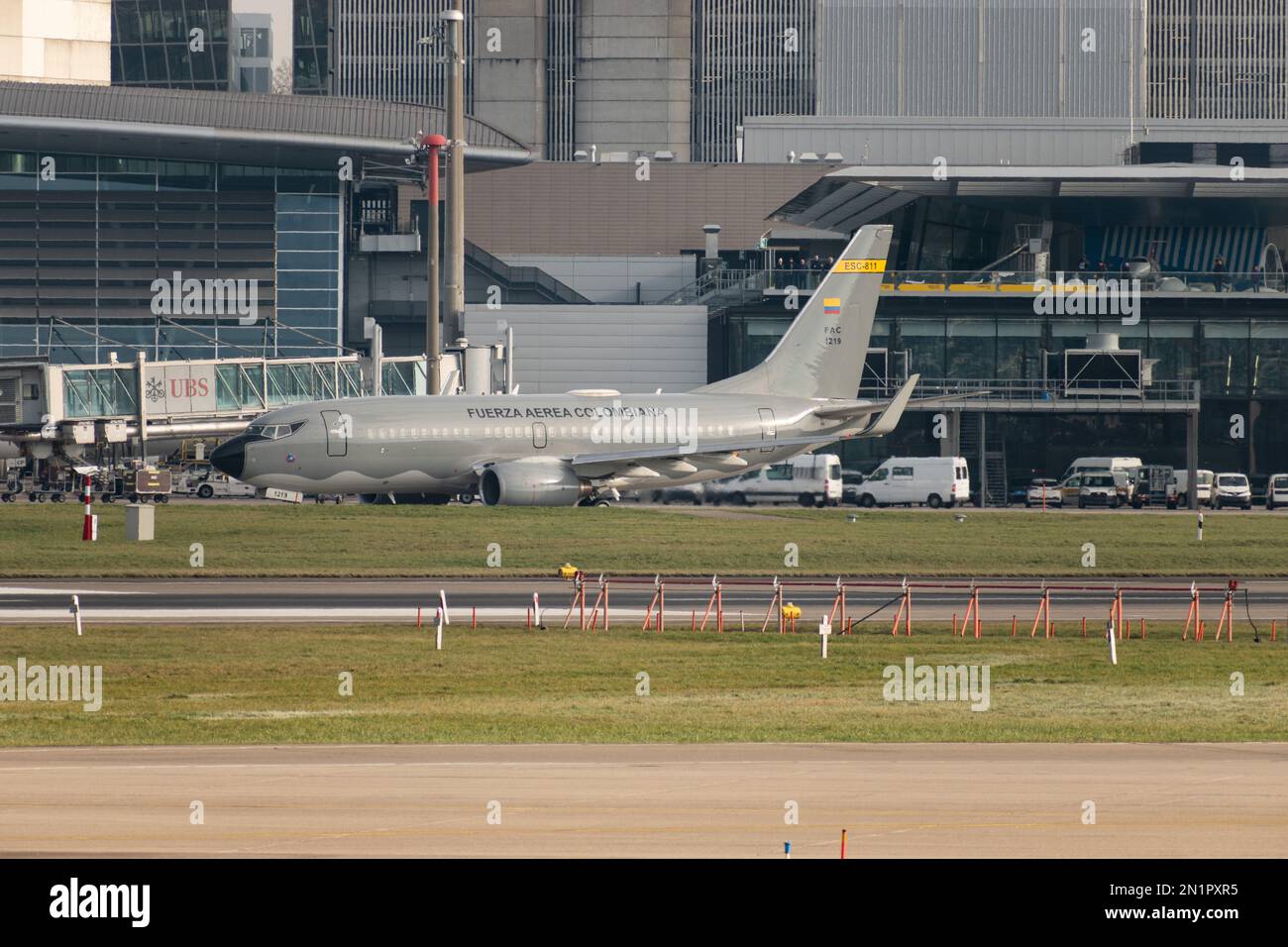 Zurigo, Svizzera, gennaio 20,2023 l'aereo governativo colombiano Boeing 737-700 sta tassando la sua posizione di decollo dopo il forum economico mondiale Foto Stock