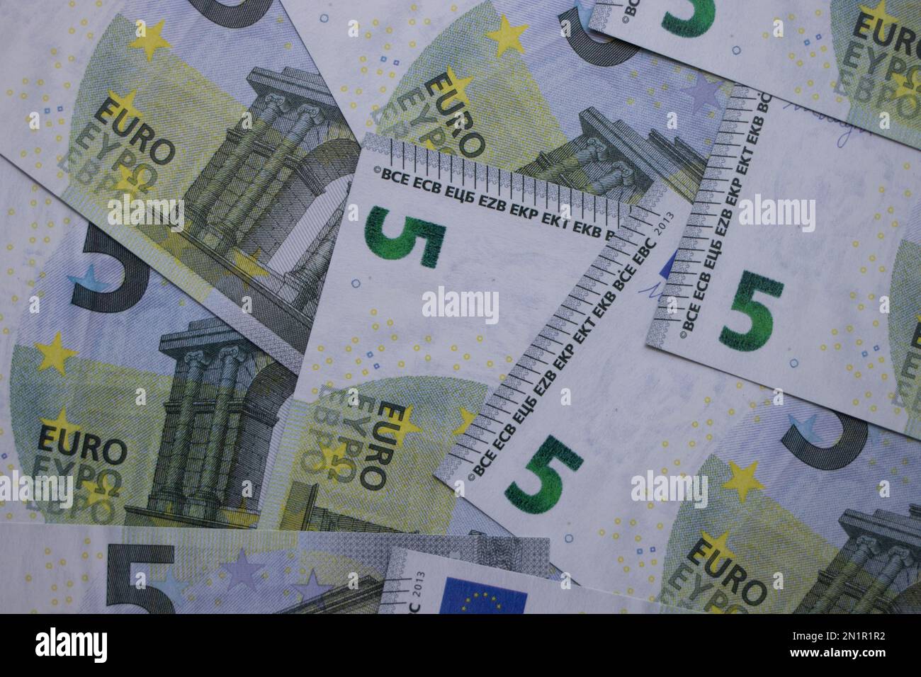 Primo piano delle banconote da 5 euro Foto Stock