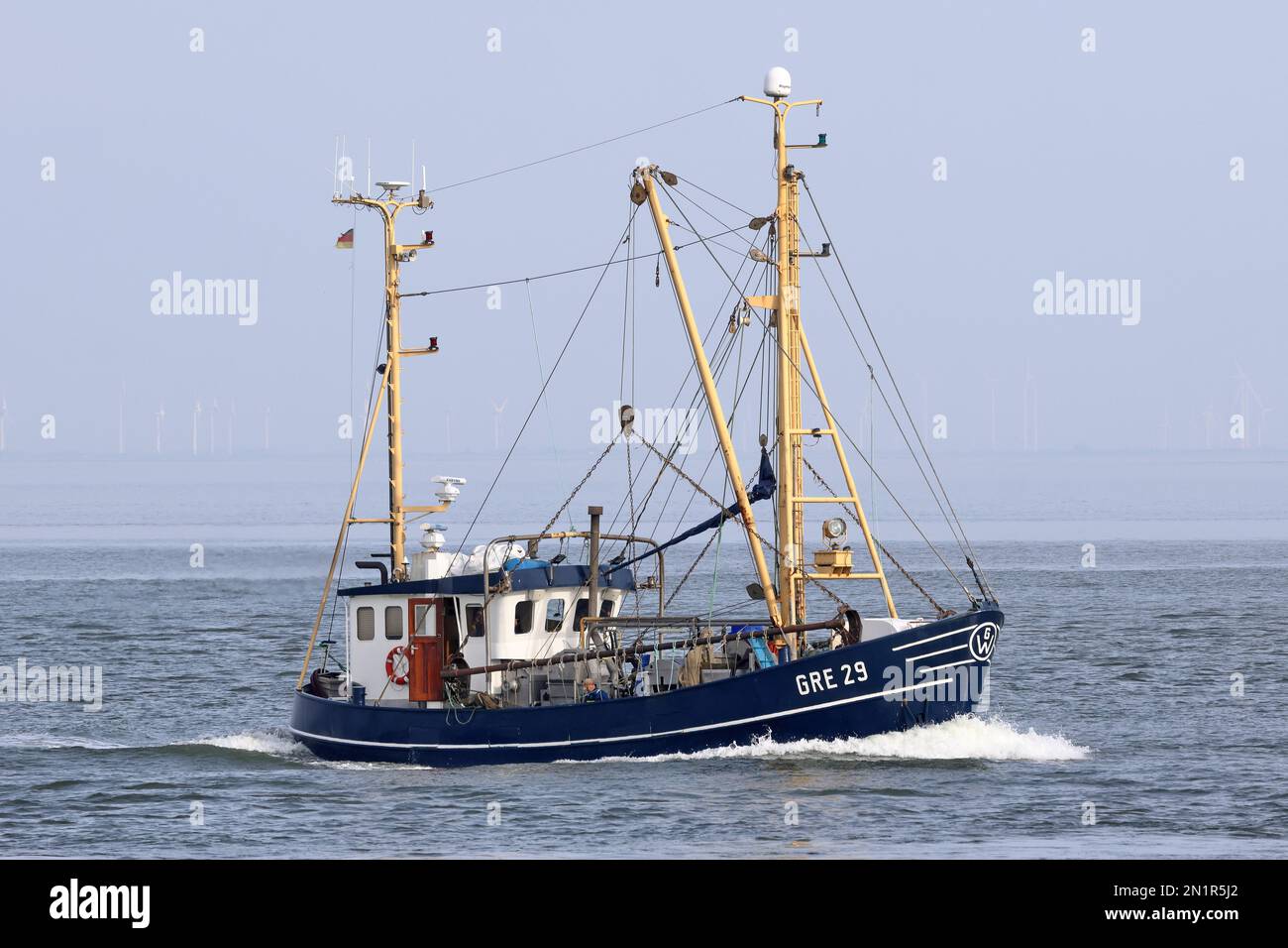 Il 21 ottobre 2022 il pescatore GRE 29 Paloma raggiungerà il porto di Cuxhaven. Foto Stock