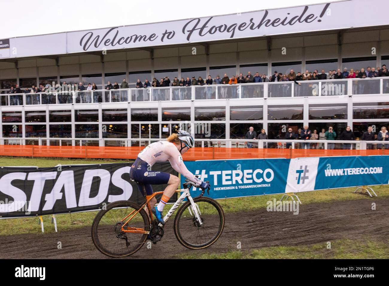 Hoogerheide, Paesi Bassi. , . ELITE WOMEN, #5, PuckPIETERSE dei Paesi Bassi, secondo classificato nella gara, UCI World Championship Cyclo-cross Hoogerheide 2023 nei Paesi Bassi, ciclismo, fuoristrada, UCI Cyclocross World Championships, a Hoogerheide, Paesi Bassi Sabato 04 febbraio 2023. Foto e copyright Fabien BOUKLA/ATP immagini. (BOUKLA Fabien/ATP/SPP) Credit: SPP Sport Press Photo. /Alamy Live News Foto Stock