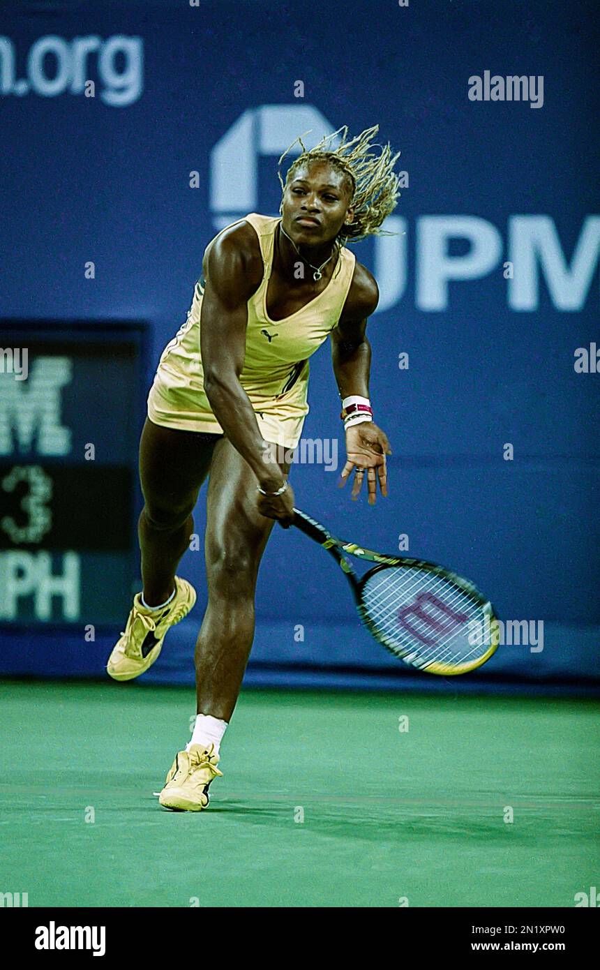 Serena Williams (USA) gareggia nella finale femminile all'US Open Tennis  2001 Foto stock - Alamy
