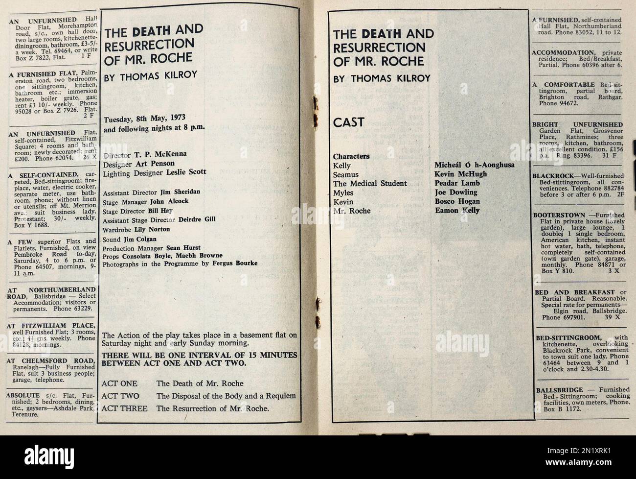 La lista dei cast per la produzione del 1973 di Thomas Kilroy, la morte e la risurrezione di Roche, presso l’Abbey Theatre di Dublino, Irlanda. Direttore T. P. McKenna. Foto Stock