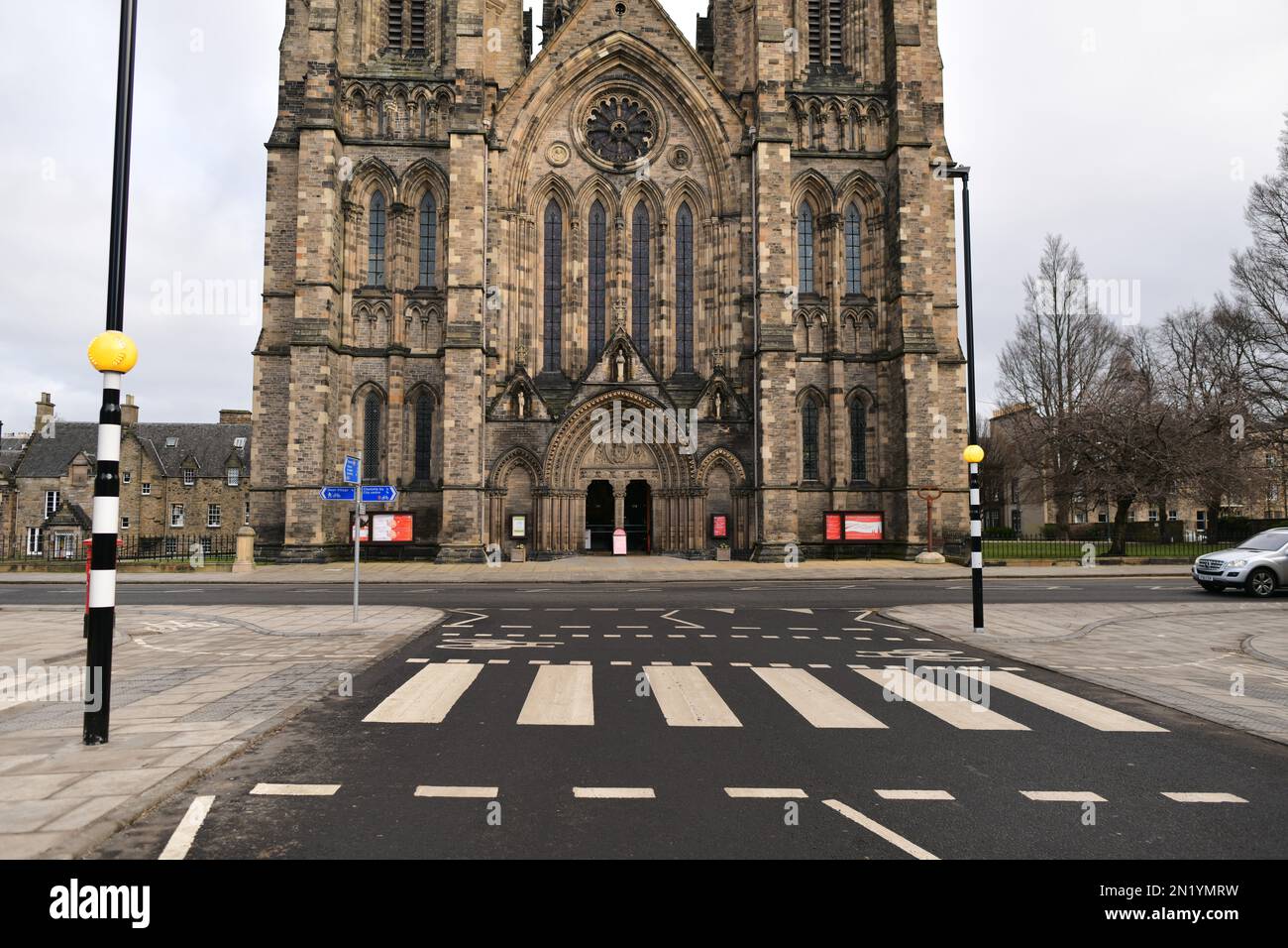 Edimburgo Scozia, Regno Unito 06 febbraio 2023. Vista generale della pista ciclabile a Grosvenor Crescent, parte del CCWEL City Centre West to East link tra Roseburn Terrace e York Place. .credit sst/alamy notizie dal vivo Foto Stock