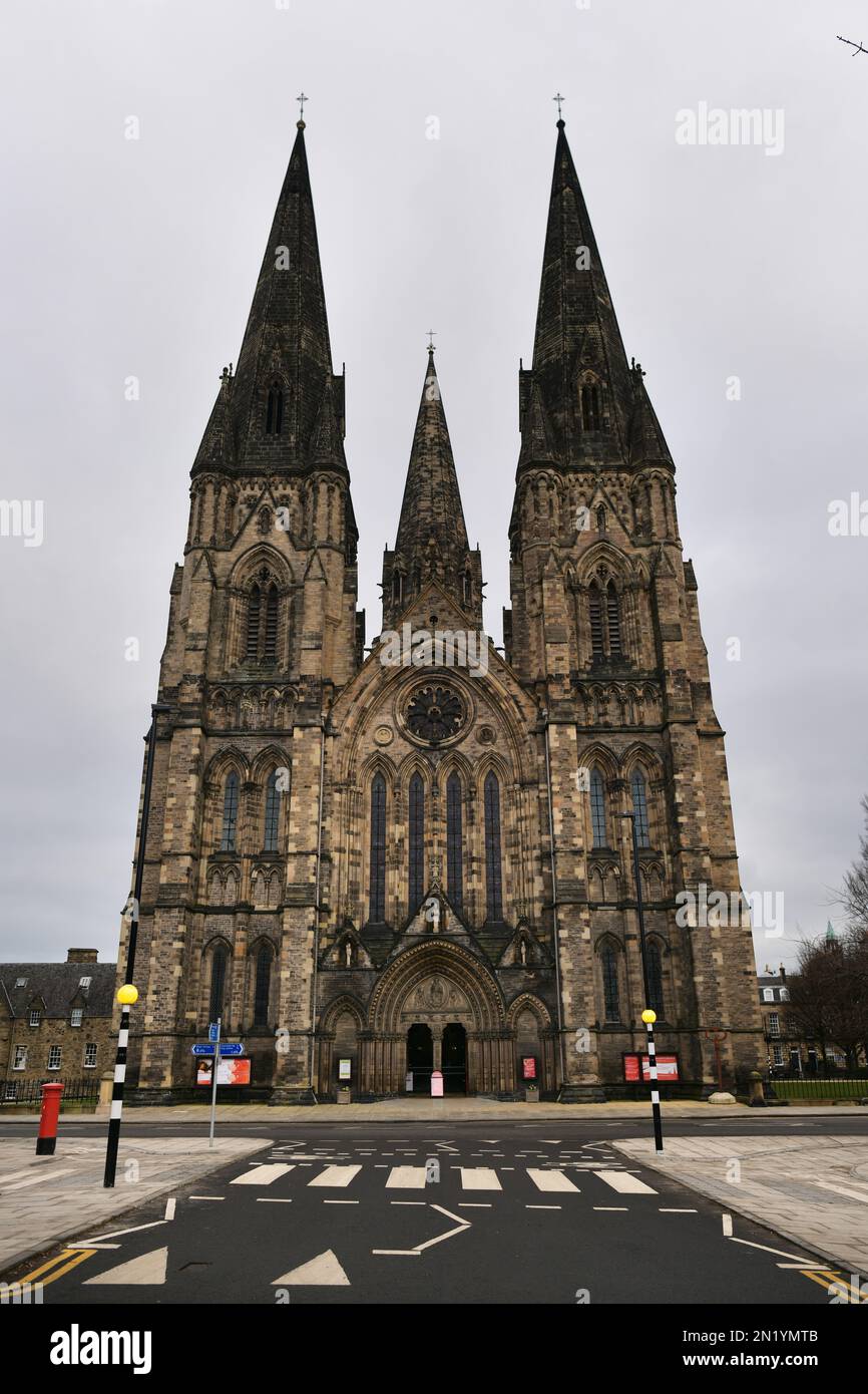 Edimburgo Scozia, Regno Unito 06 febbraio 2023. Vista generale della pista ciclabile a Grosvenor Crescent, parte del CCWEL City Centre West to East link tra Roseburn Terrace e York Place. .credit sst/alamy notizie dal vivo Foto Stock