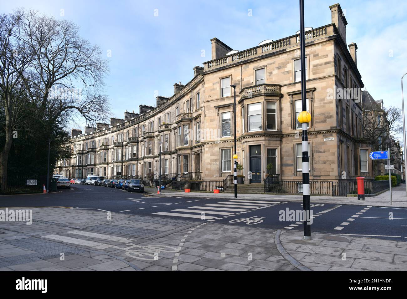 Edimburgo Scozia, Regno Unito 06 febbraio 2023. Vista generale della pista ciclabile a Grosvenor Crescent, parte del CCWEL City Centre West to East link tra Roseburn Terrace e York Place. .credit sst/alamy notizie dal vivo Foto Stock