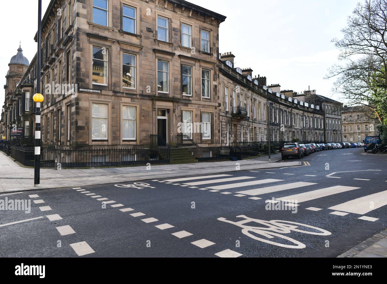 Edimburgo Scozia, Regno Unito 06 febbraio 2023. Vista generale della pista ciclabile a Grosvenor Crescent, parte del CCWEL City Centre West to East link tra Roseburn Terrace e York Place. .credit sst/alamy notizie dal vivo Foto Stock