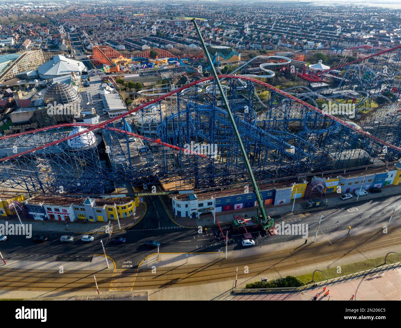 Blackpool Pleasure Beach BPB Aerial Update chiuso la stagione 2023, Inc Big One Re Tracking Foto Stock