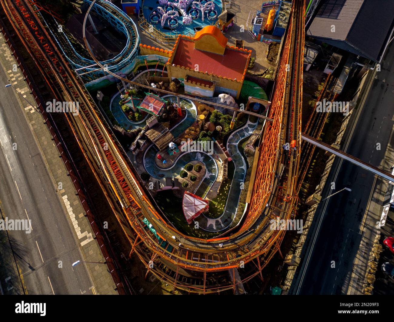 Blackpool Pleasure Beach BPB Aerial Update chiuso la stagione 2023, Inc Big One Re Tracking Foto Stock