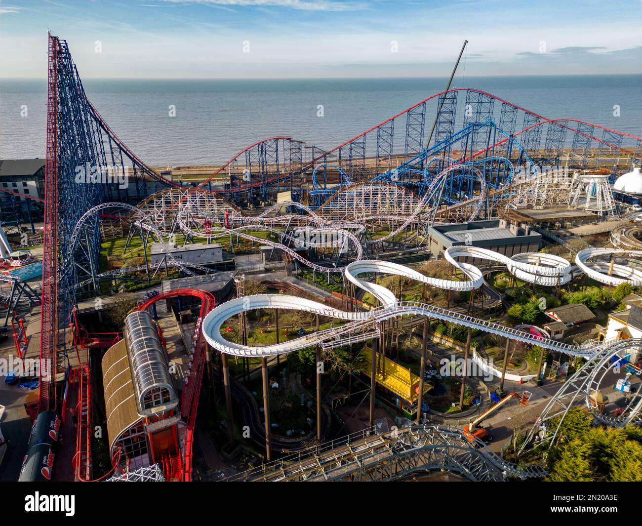 Blackpool Pleasure Beach BPB Aerial Update chiuso la stagione 2023, Inc Big One Re Tracking Foto Stock