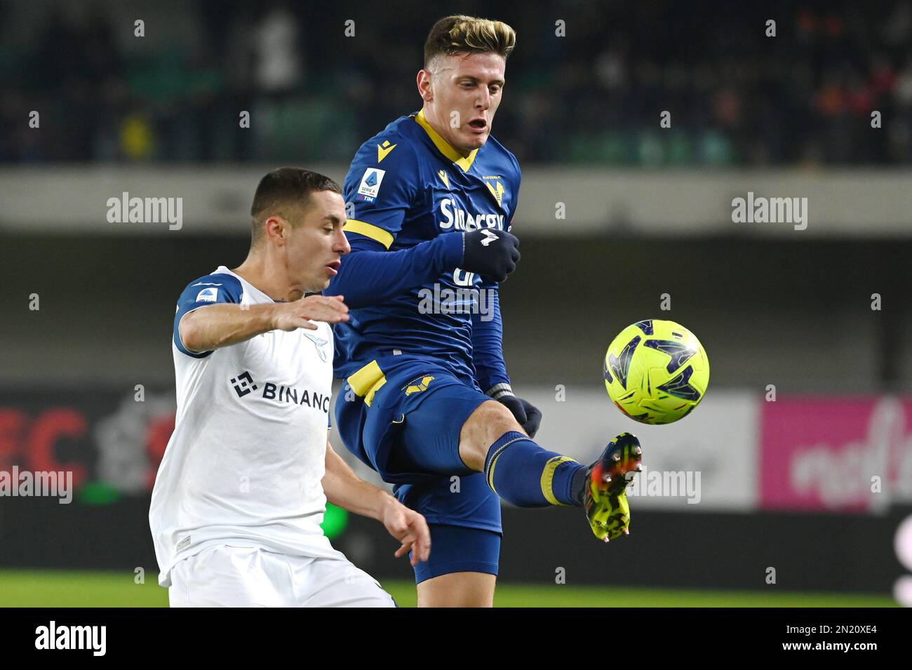 Verona, Italia. 06th Feb, 2023. adolfo gaich (verona) durante Hellas Verona FC vs SS Lazio, calcio italiano Serie A match in Verona, Italia, Febbraio 06 2023 Credit: Independent Photo Agency/Alamy Live News Foto Stock