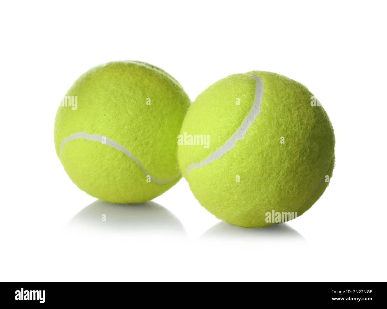 Palle da tennis isolate su bianco. Attrezzature sportive Foto Stock