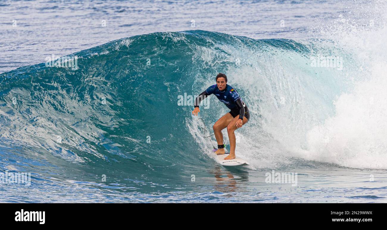 Haleiwa, HI, Stati Uniti. 6th Feb, 2023. Tyler Wright ha illustrato durante i quarti di finale delle donne al Billabong Pro Pipeline Surf Contest 2023 presso il Banzai Pipeline di Haleiwa, HI il 6 febbraio 2023. Credit: Erik Kabik Photography/Media Punch/Alamy Live News Foto Stock