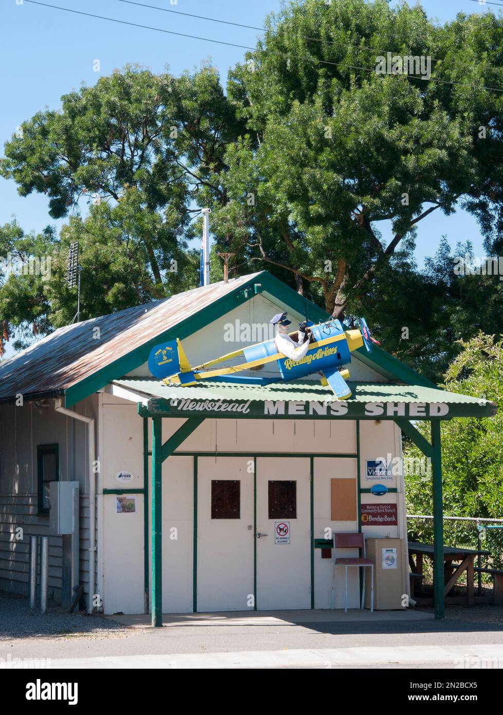 Circolo 'Men's Shed' nella storica cittadina centrale di Newstead, Victoria, Australia Foto Stock