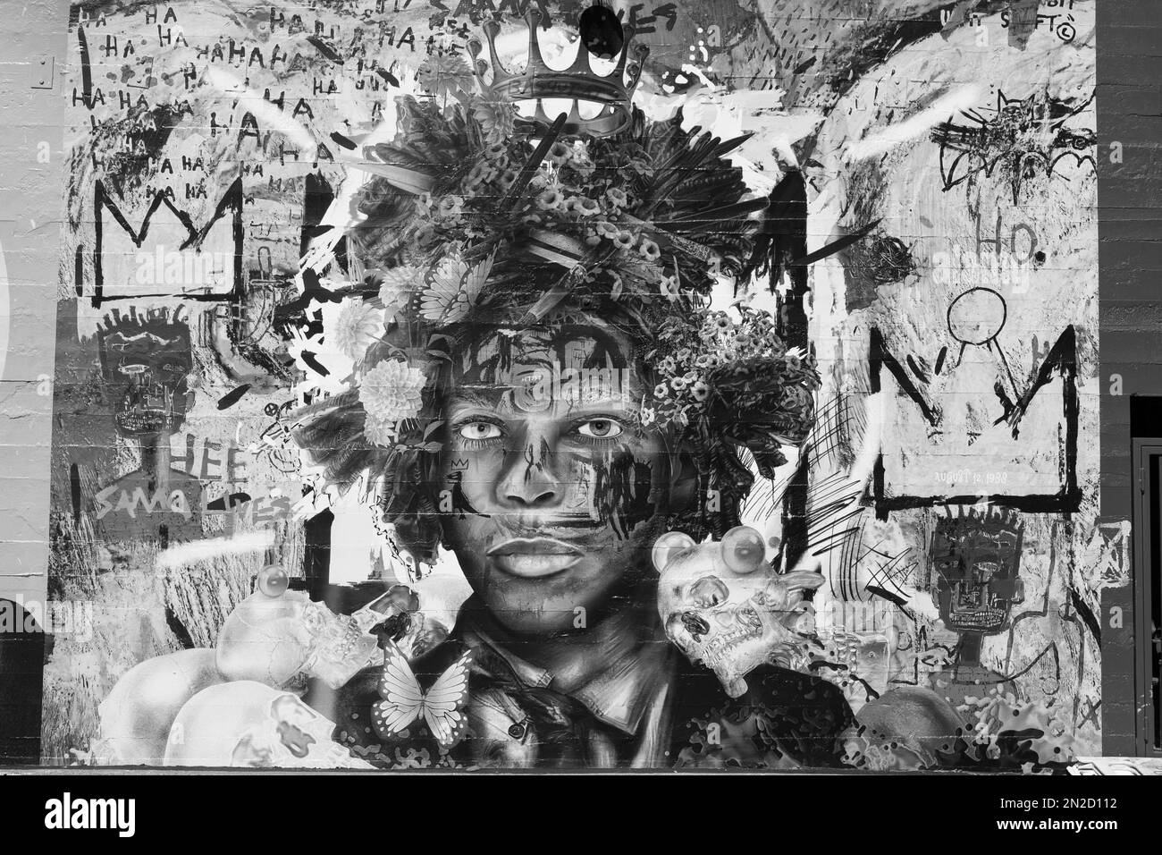 Un murale di un giovane uomo nero nel parco cittadino di Sacramento Foto Stock