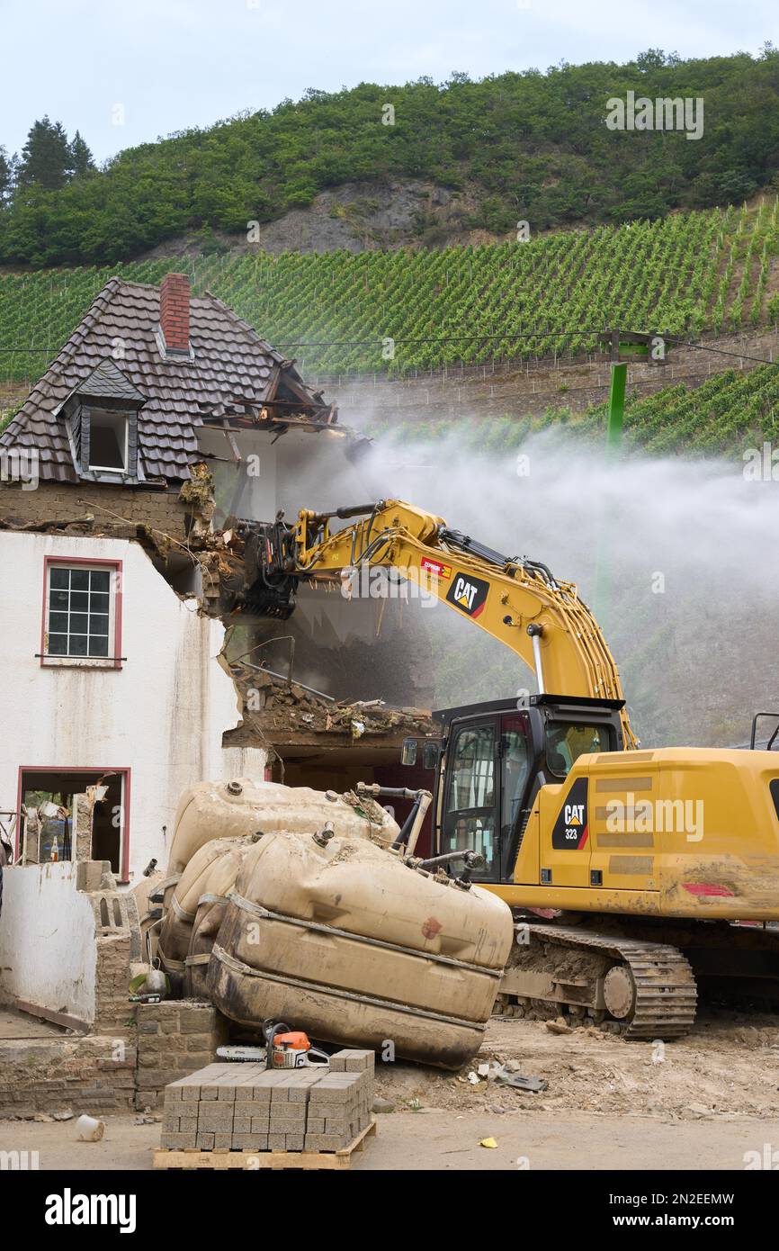 Demolizione di un edificio residenziale a Dernau, Renania-Palatinato, Germania Foto Stock