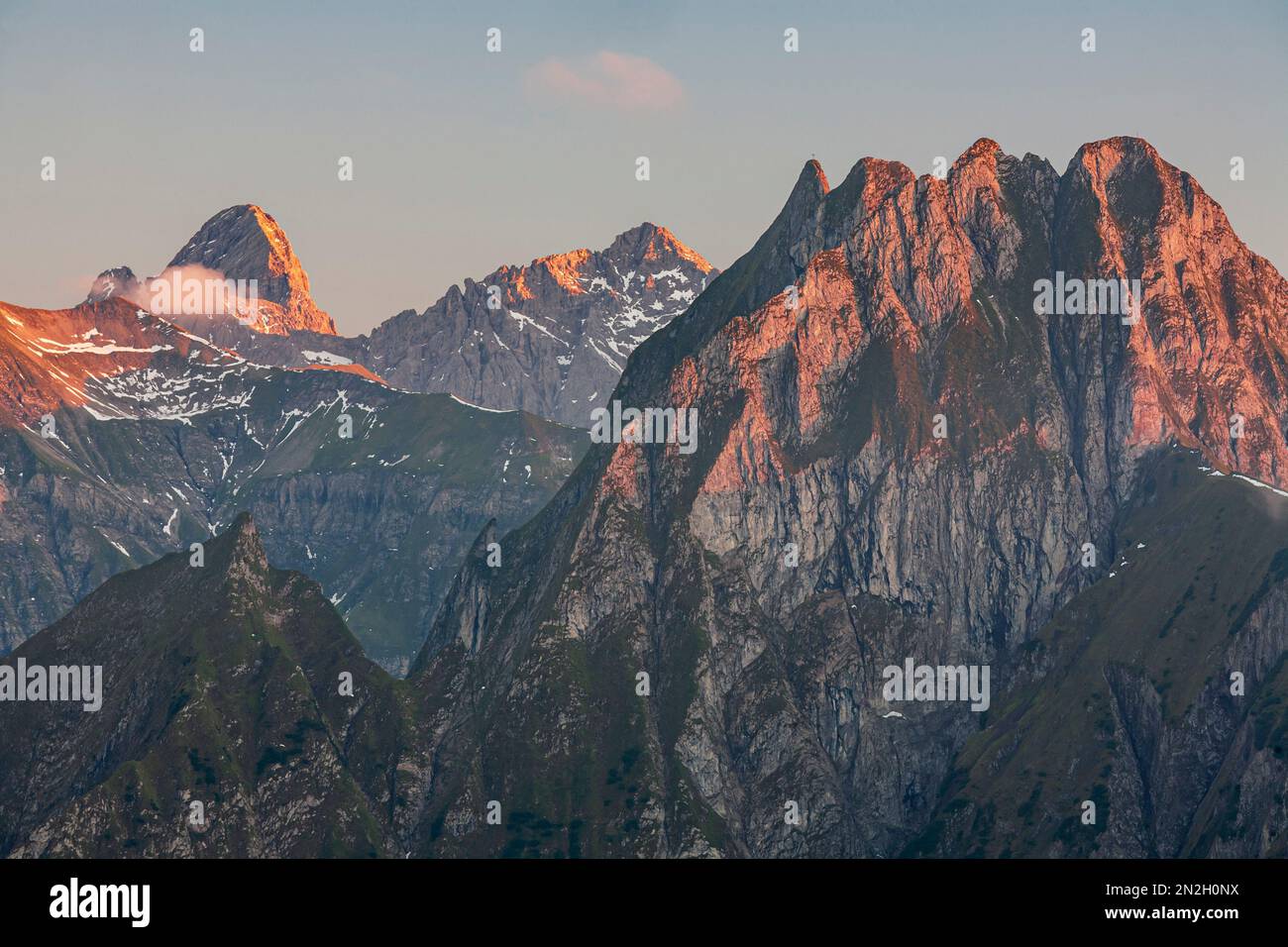 Höfats in primo piano, Allgäuer Alpen, Allgäu, Baviera, Germania, estate Foto Stock