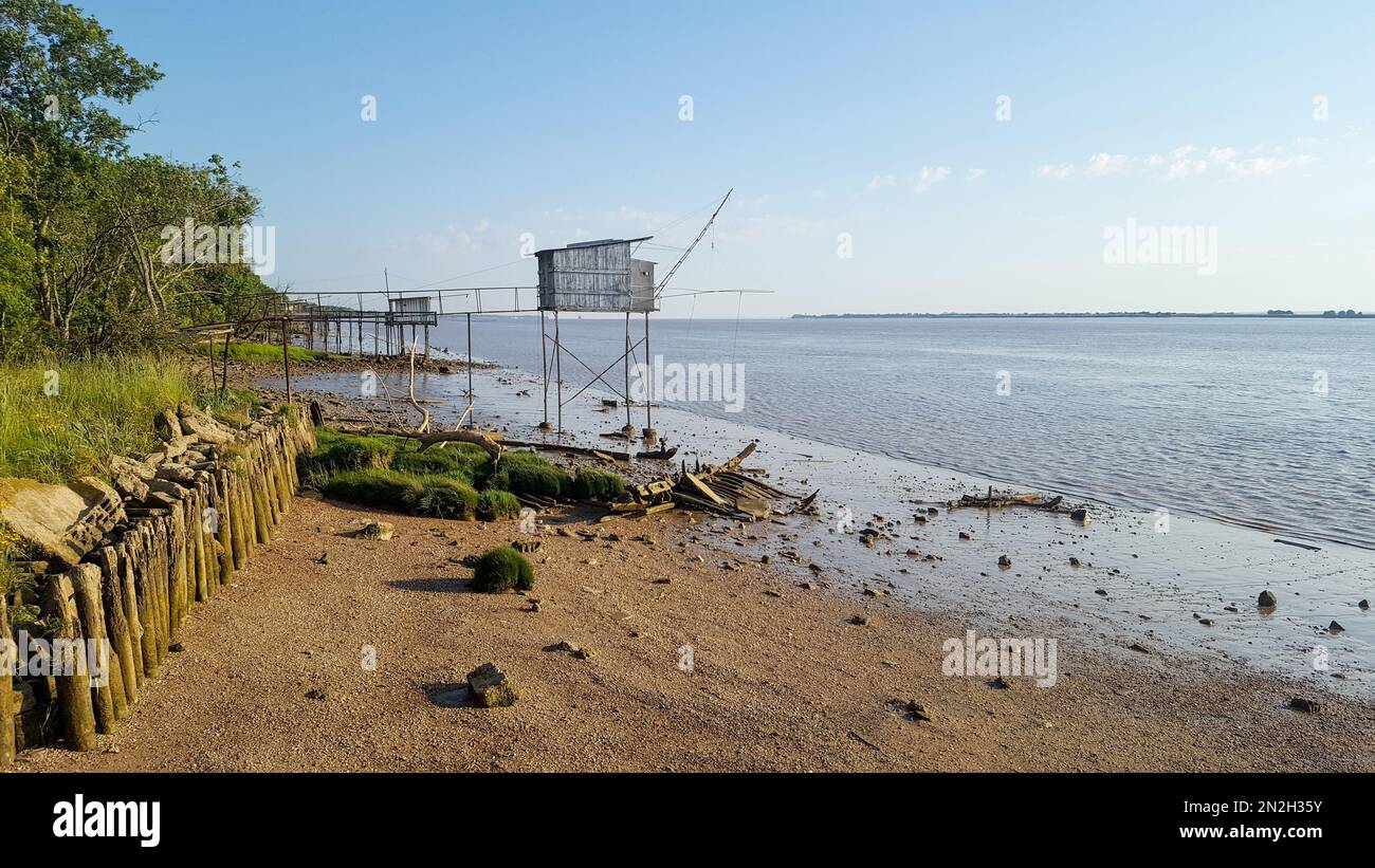 Capanna di pesca tradizionale pescatore su palafitte in pauillac Gironde Francia Foto Stock