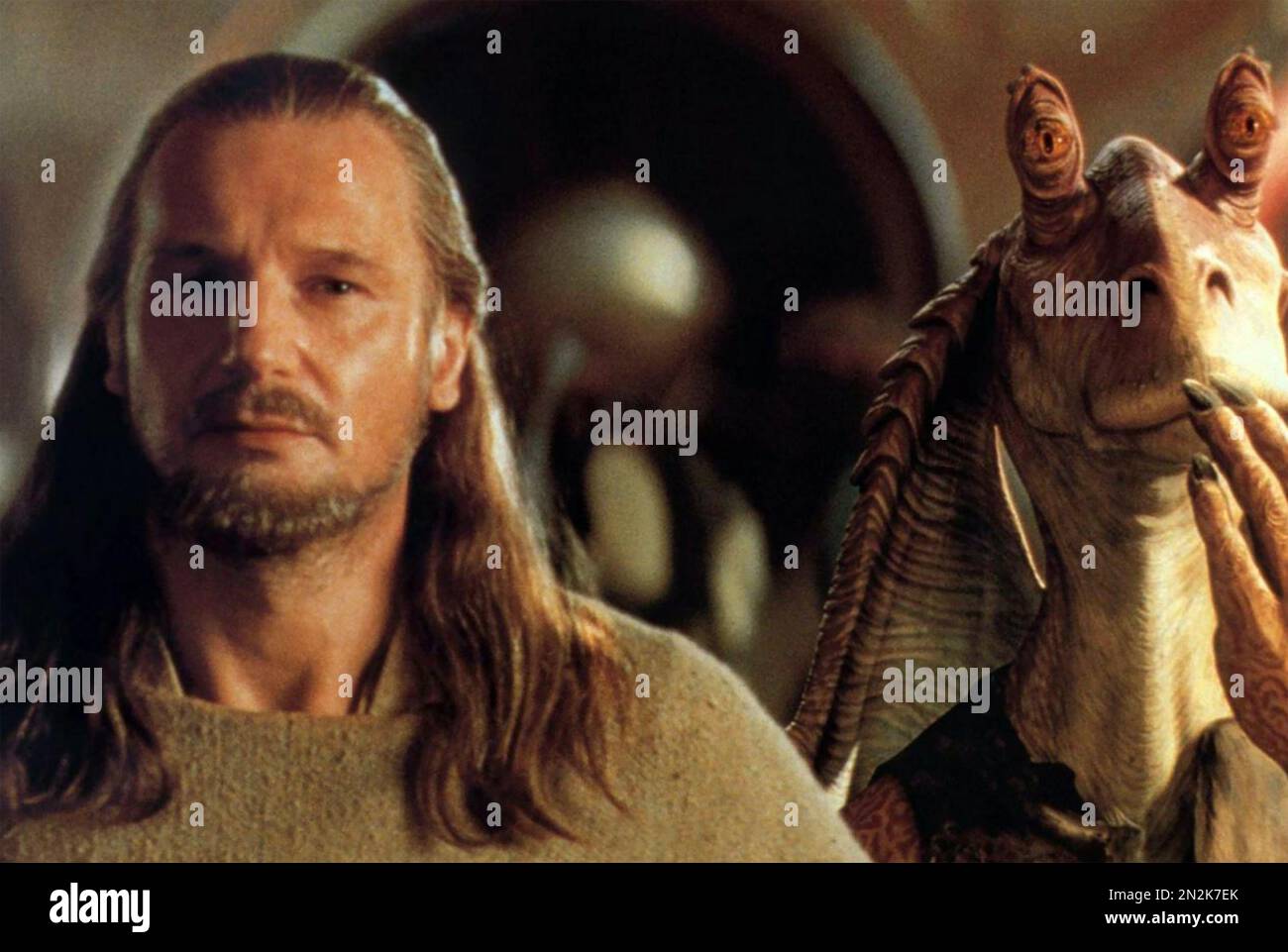 STAR WARS: EPISODIO 1 - IL FANTASMA MINACCIA 1999 20th ° secolo Fox film con Liam Neeson a sinistra e vaso inchiostri Foto Stock