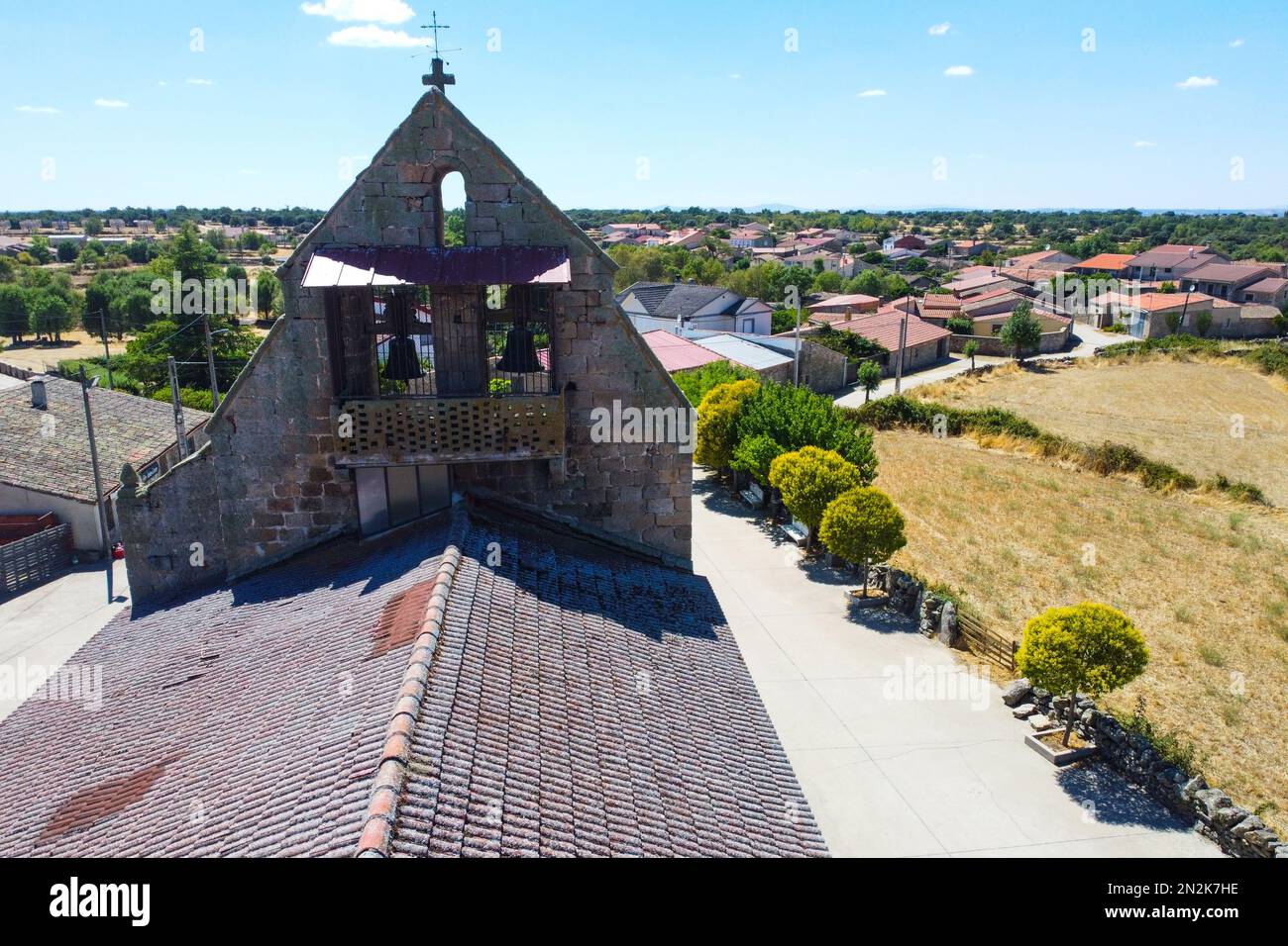 Piccola città di castilla. Vista aerea dal tetto della chiesa Foto Stock