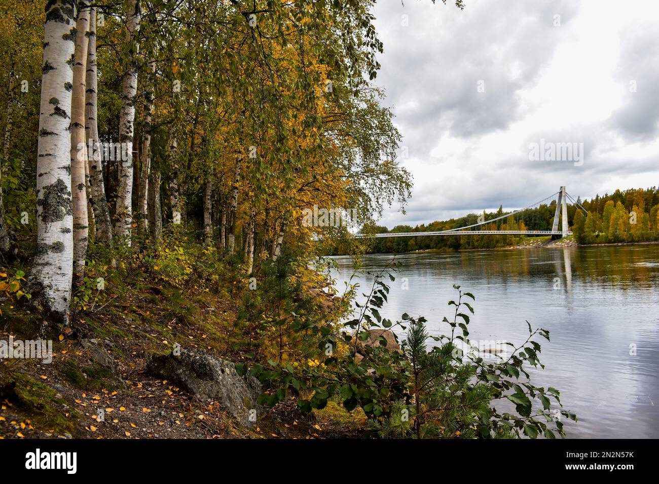 Il fiume Umea e Lundabron in autunno Foto Stock