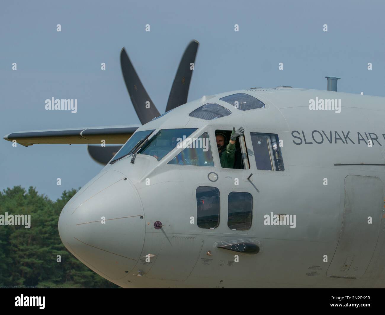 Primo piano di Alenia C-27J Spartan in pista ad un'esposizione aerea in Slovacchia Foto Stock