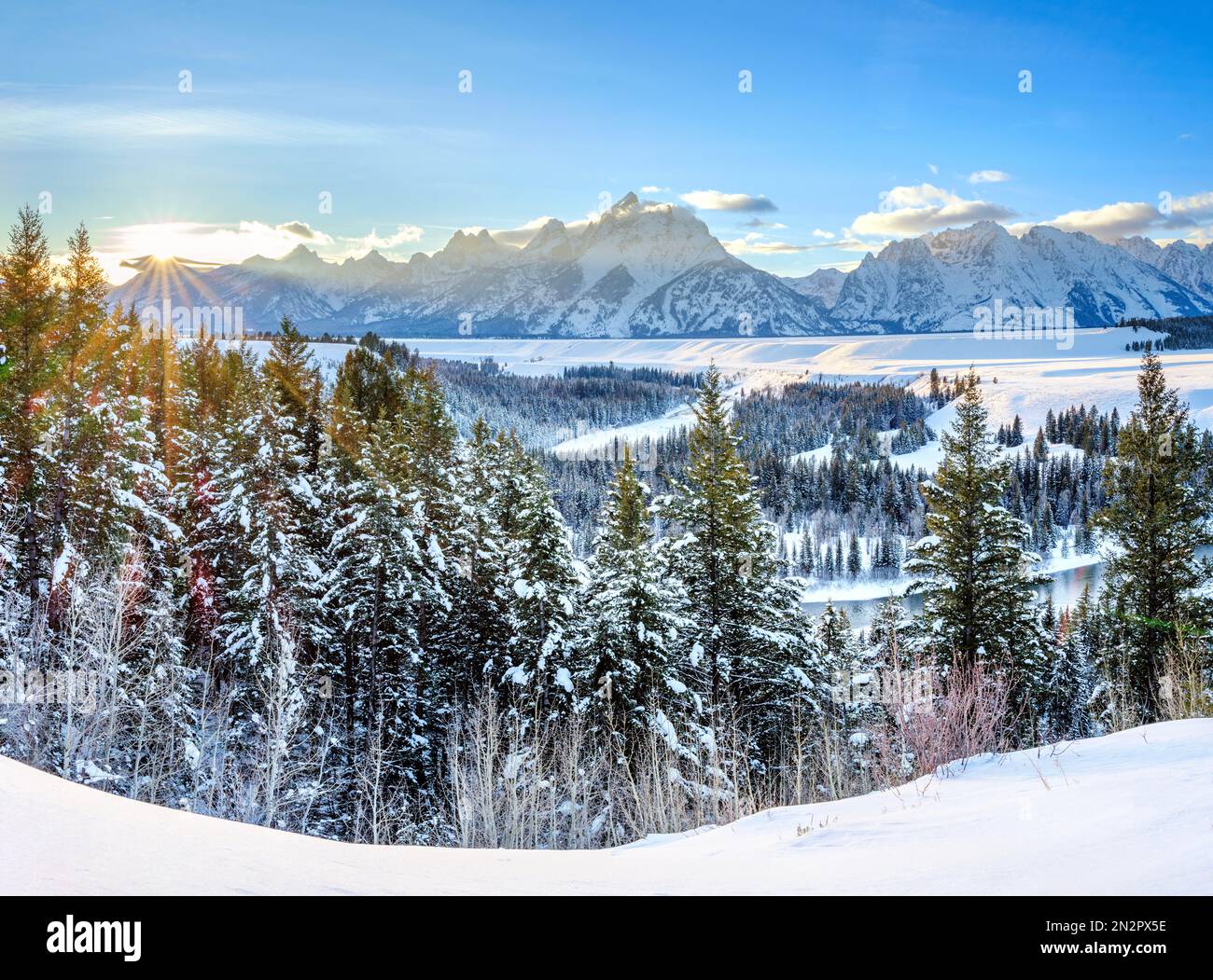 Il fiume Snake si affaccia sul tramonto in inverno, Winter Wonderland Grand Teton National Park, Wyoming, USA Foto Stock