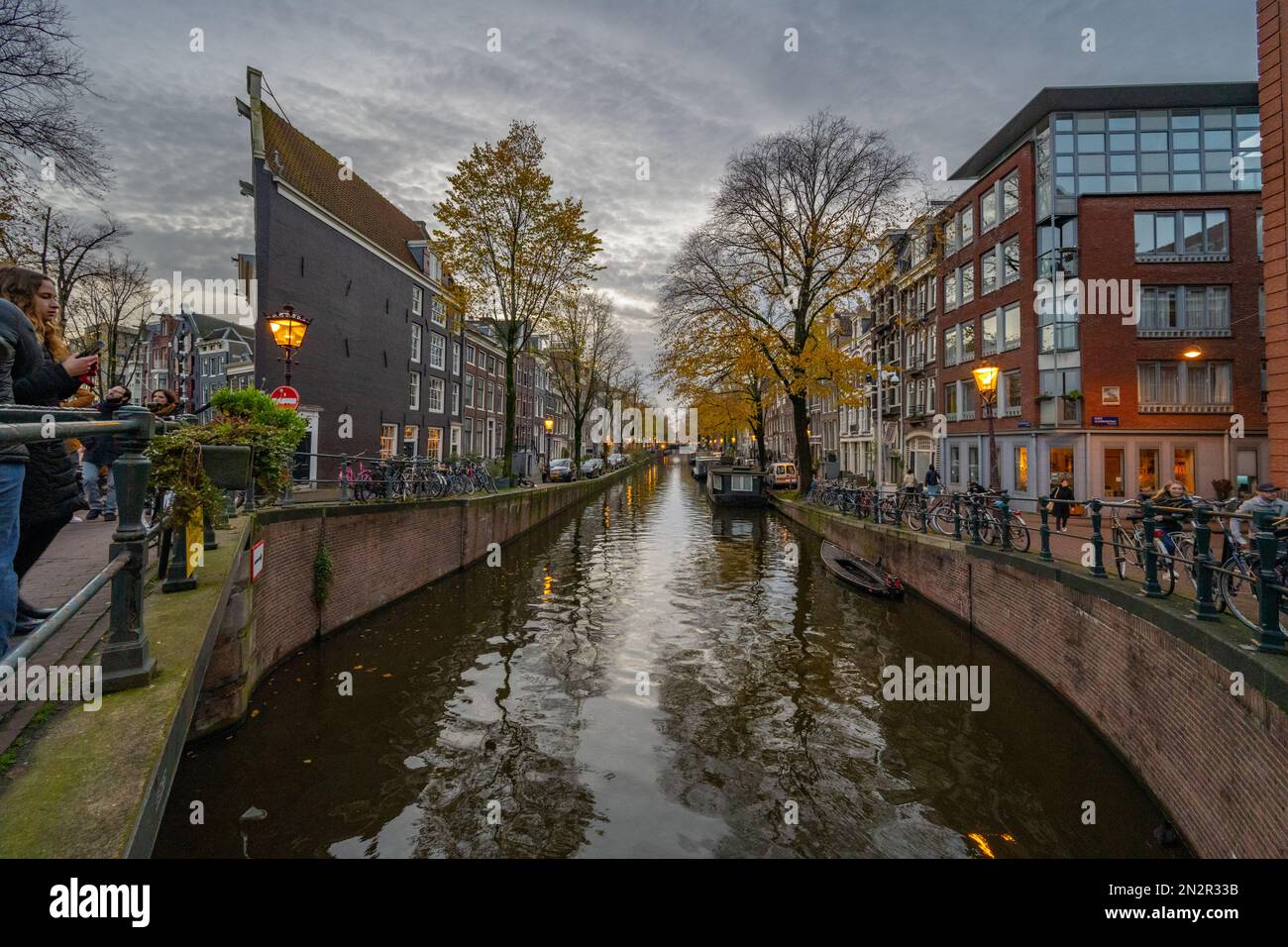 Si trova all'incrocio tra Bloemgracht e Prinsengracht ad Amsterdam, Paesi Bassi. Foto Stock